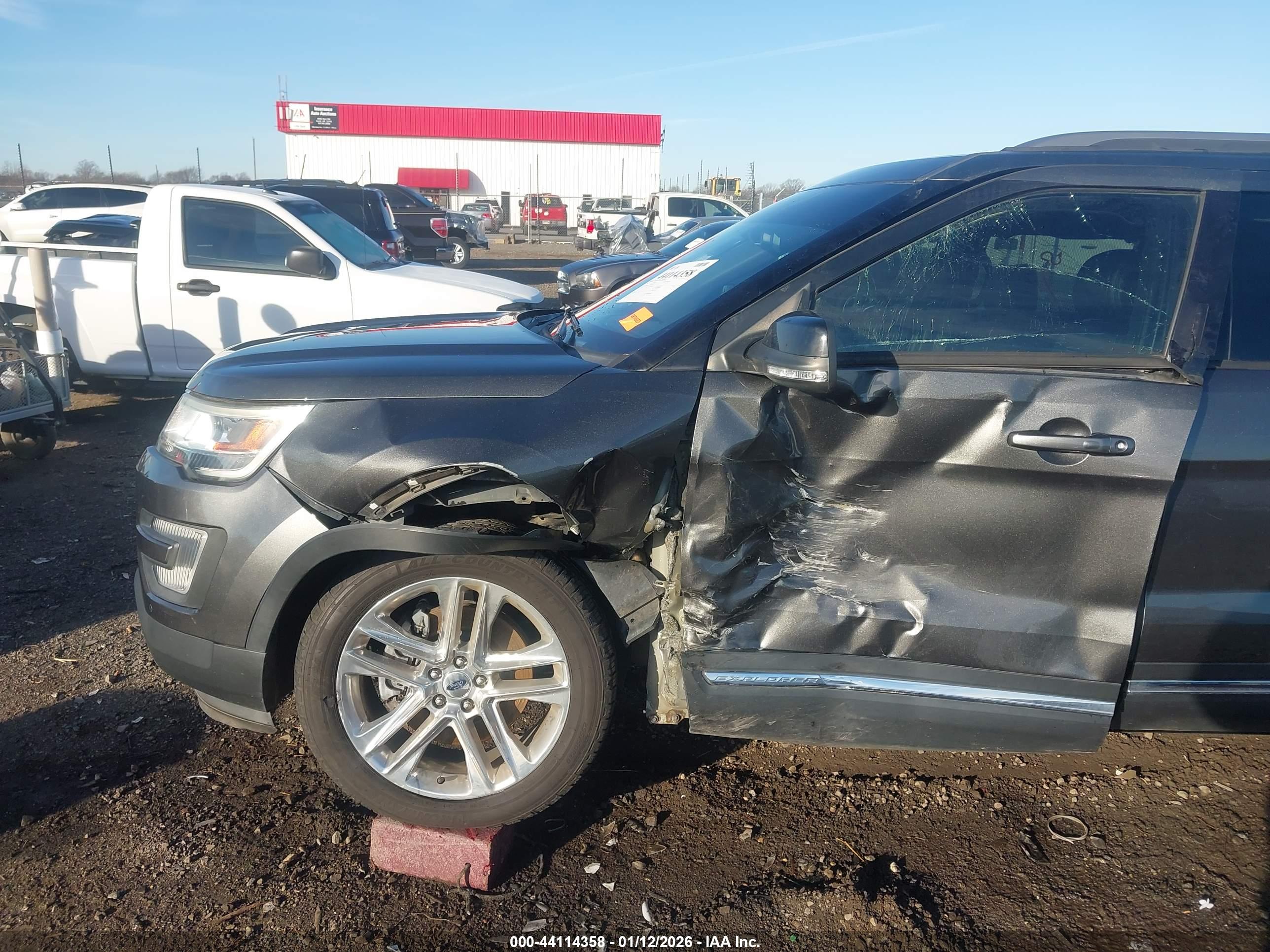 FORD EXPLORER image 6