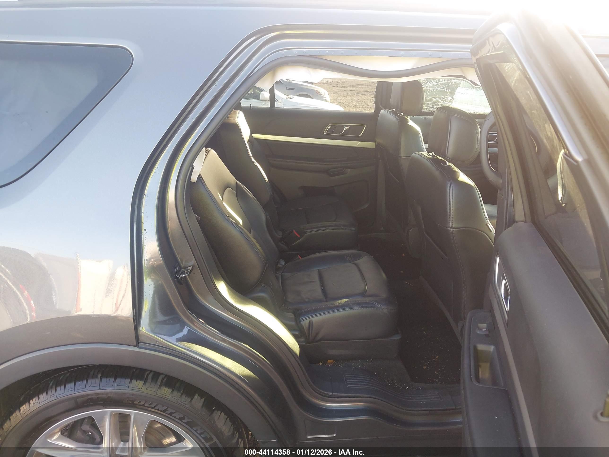 FORD EXPLORER image 8