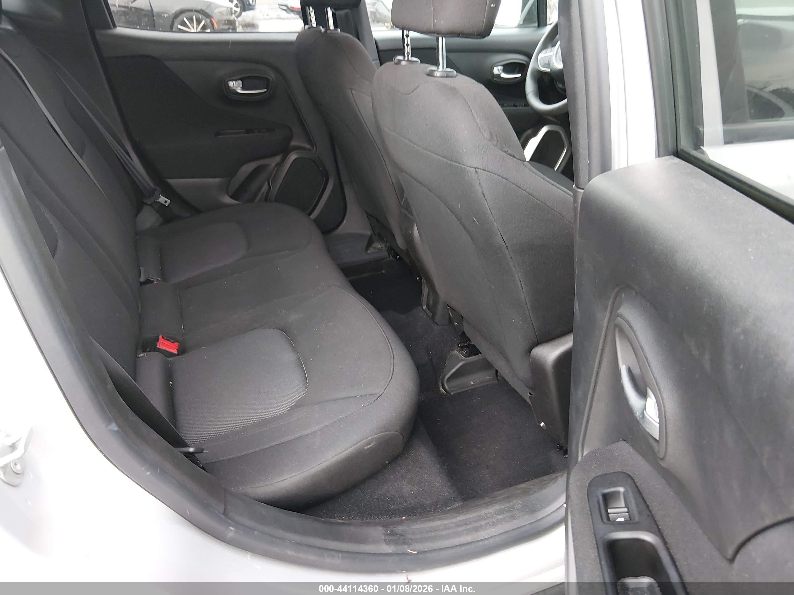 JEEP RENEGADE image 8