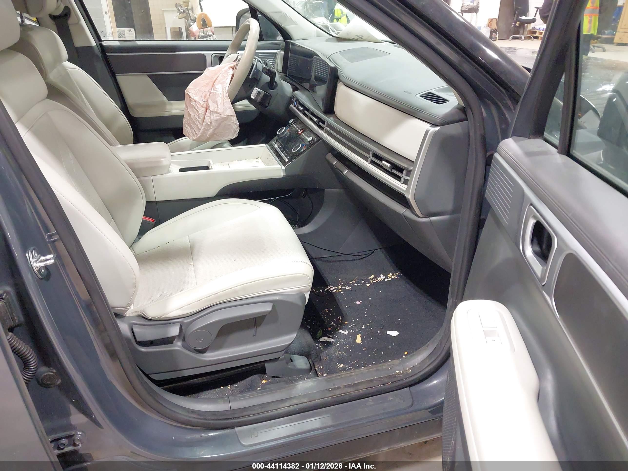 HYUNDAI SANTA image 5