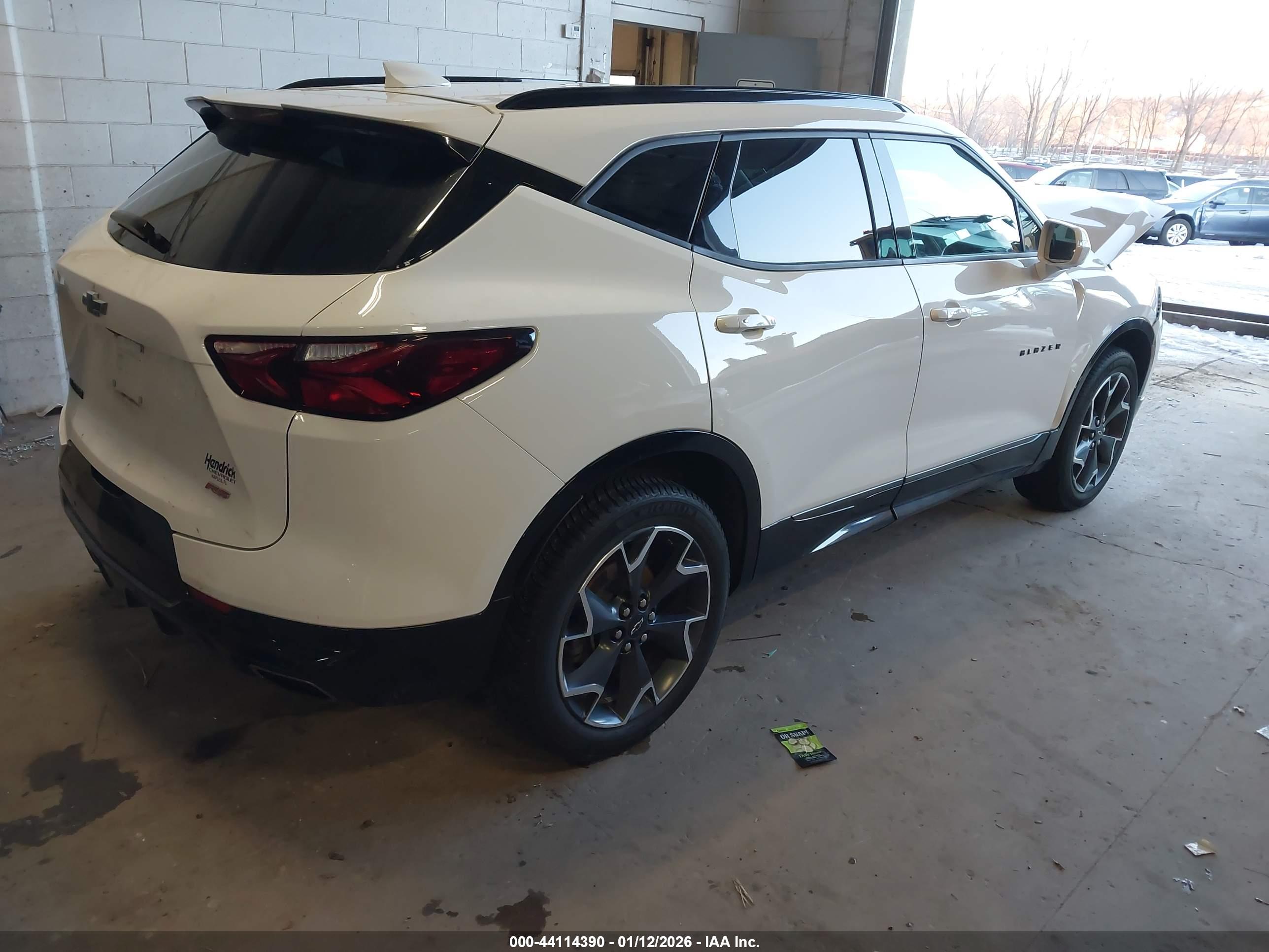 CHEVROLET BLAZER image 4