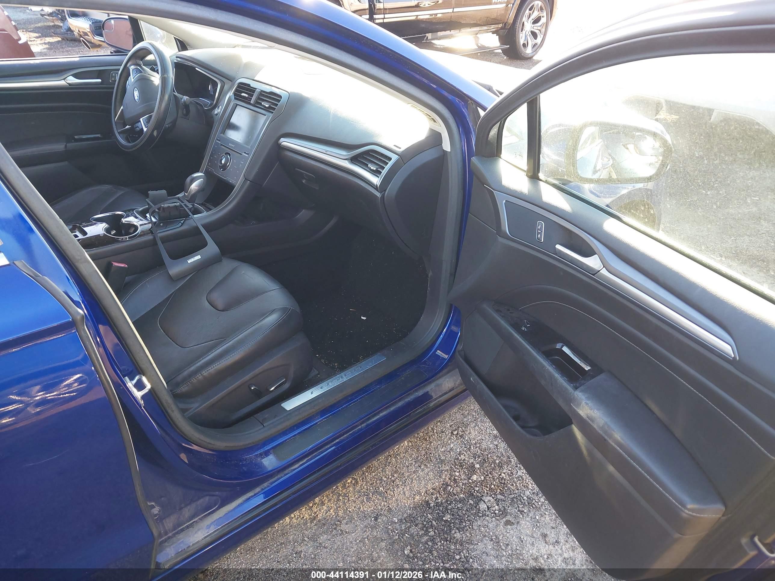 FORD FUSION image 5