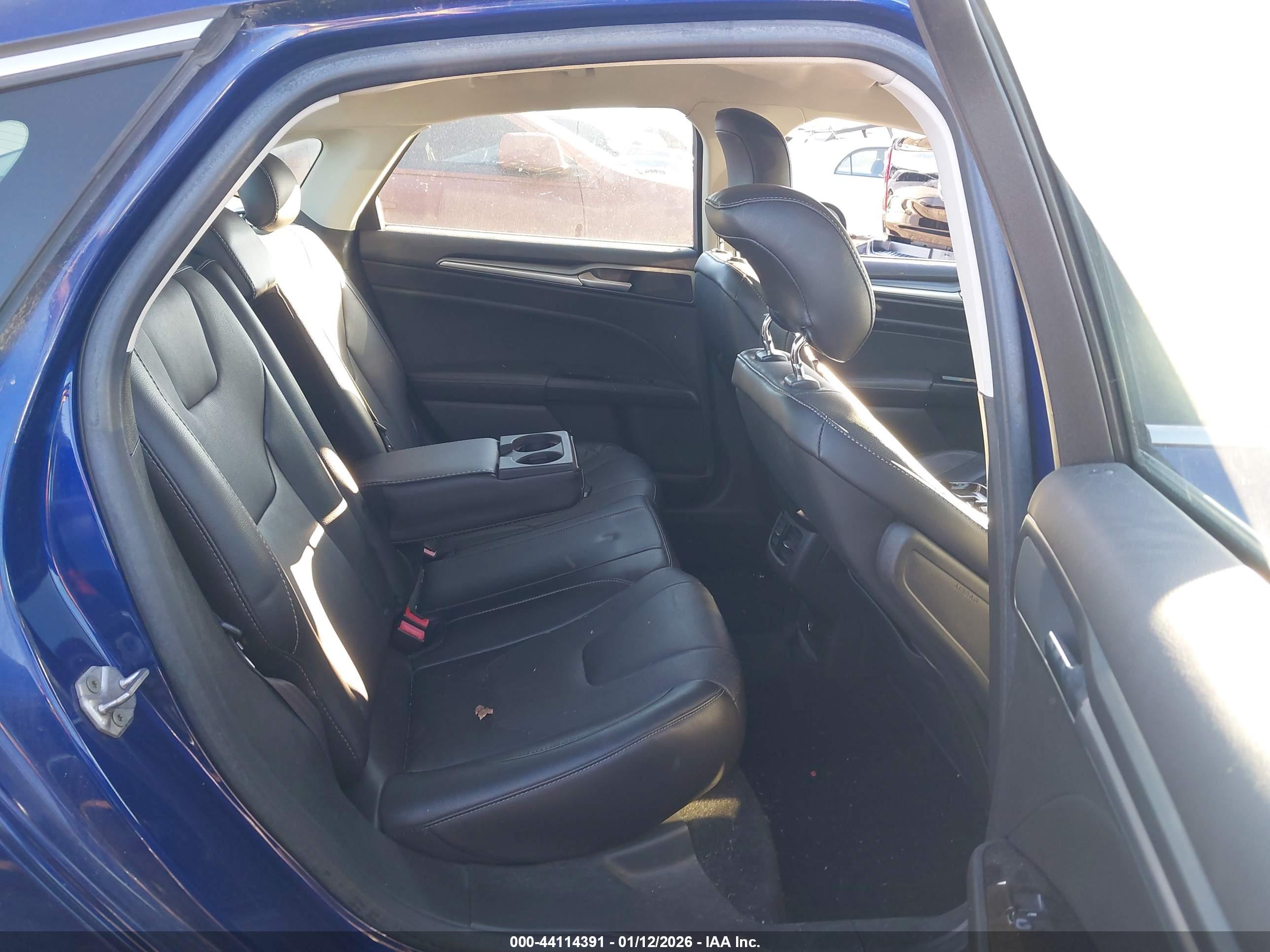 FORD FUSION image 8