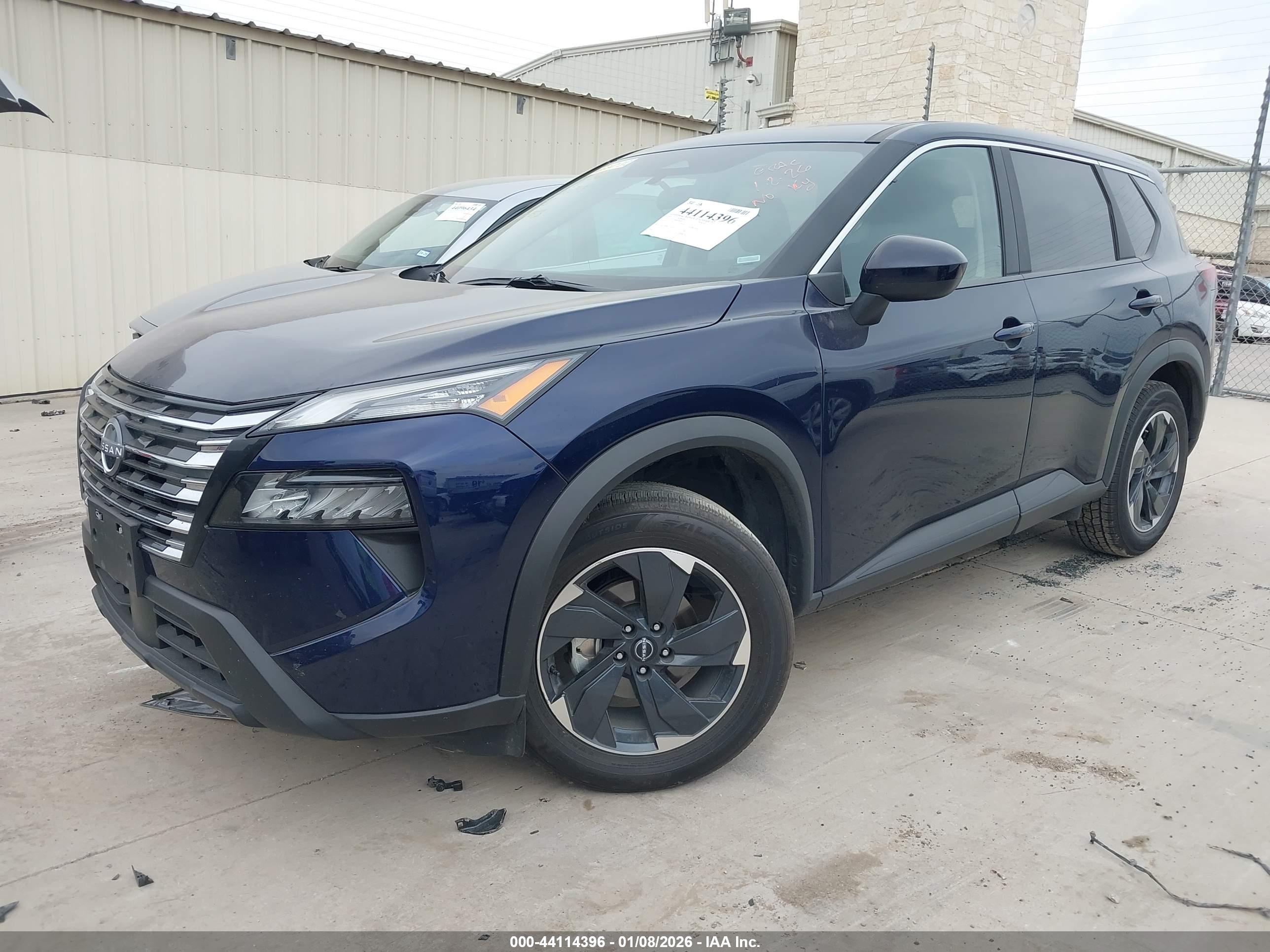 NISSAN ROGUE image 2