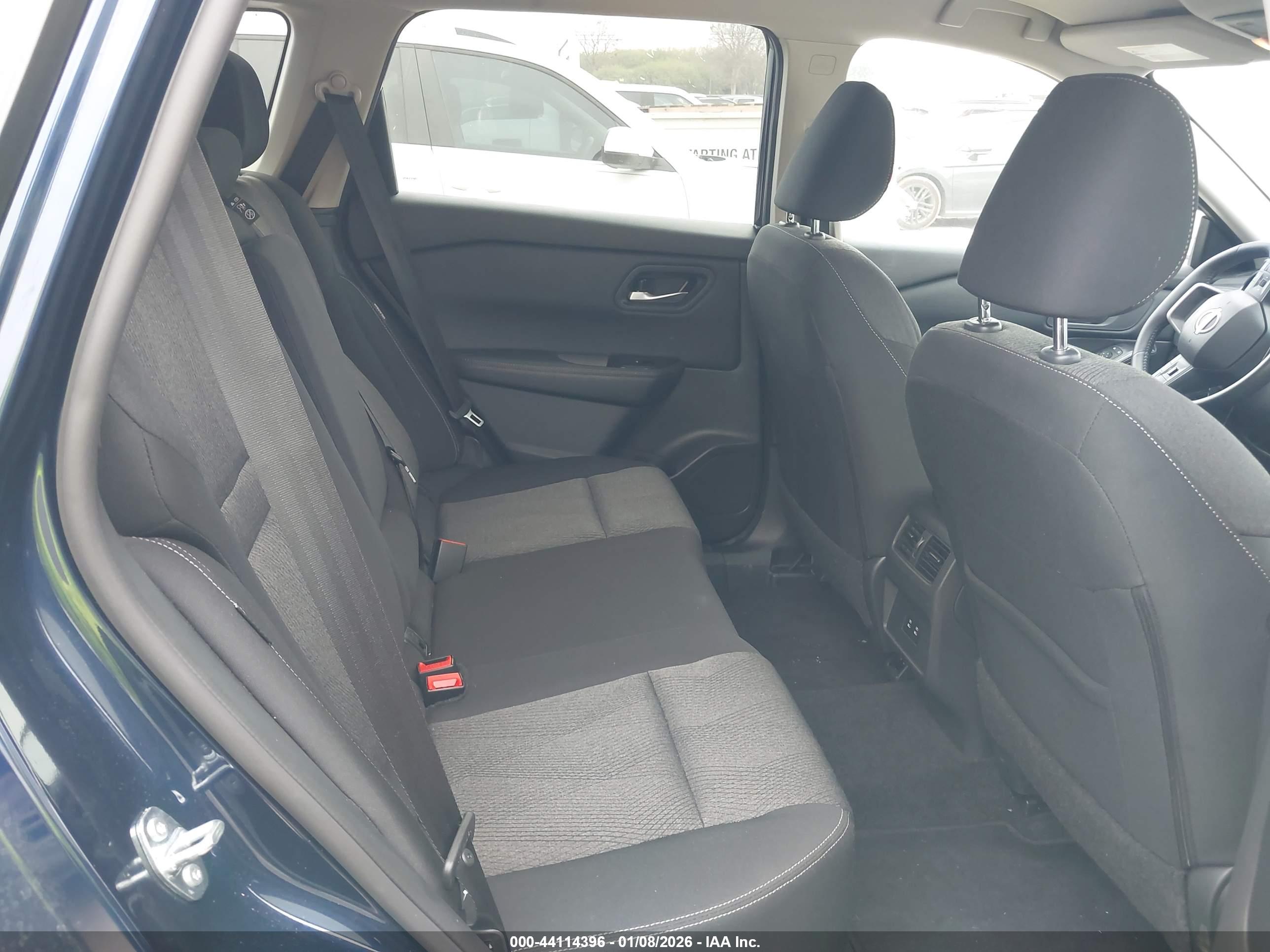 NISSAN ROGUE image 8