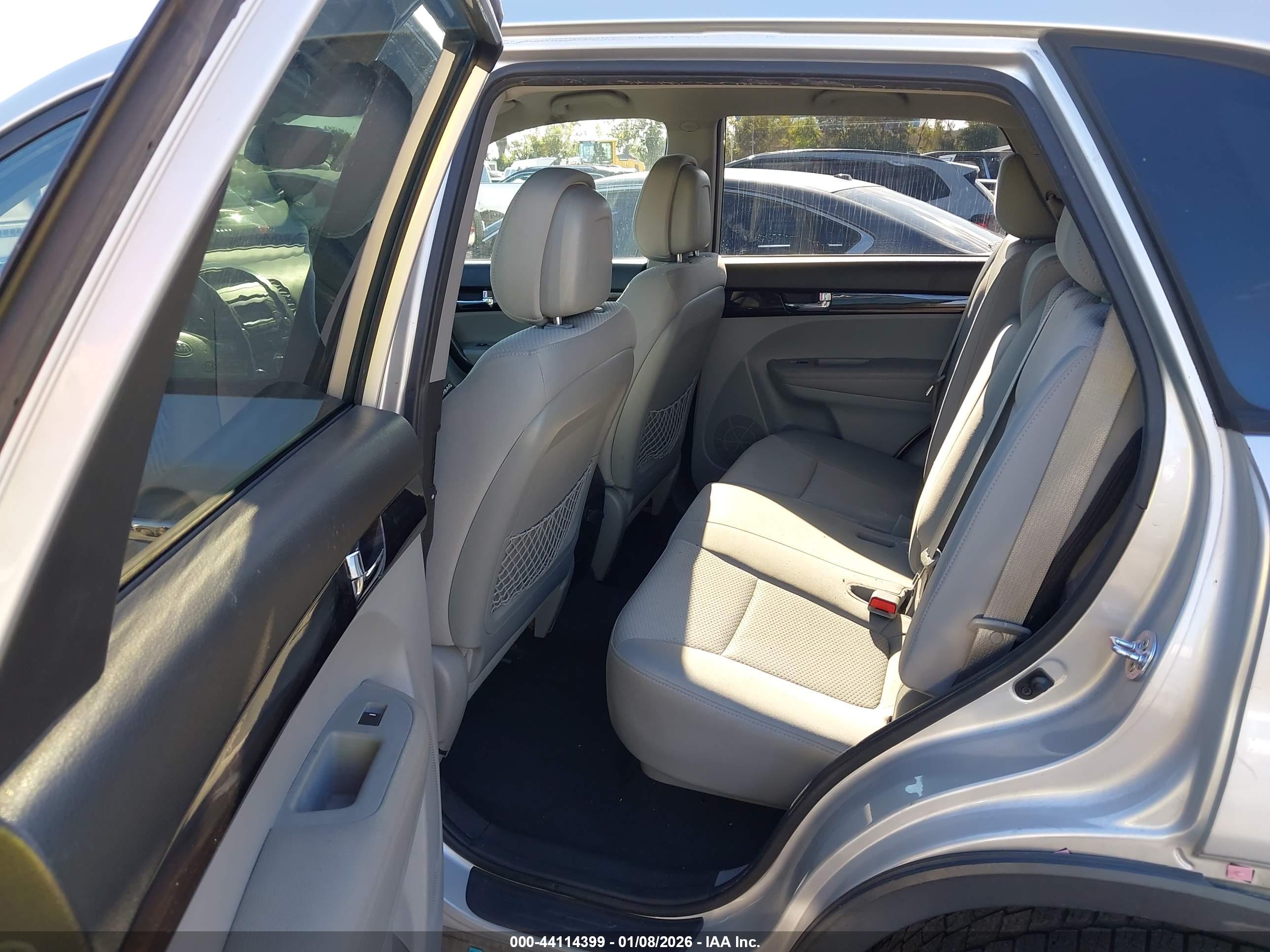 KIA SORENTO image 8