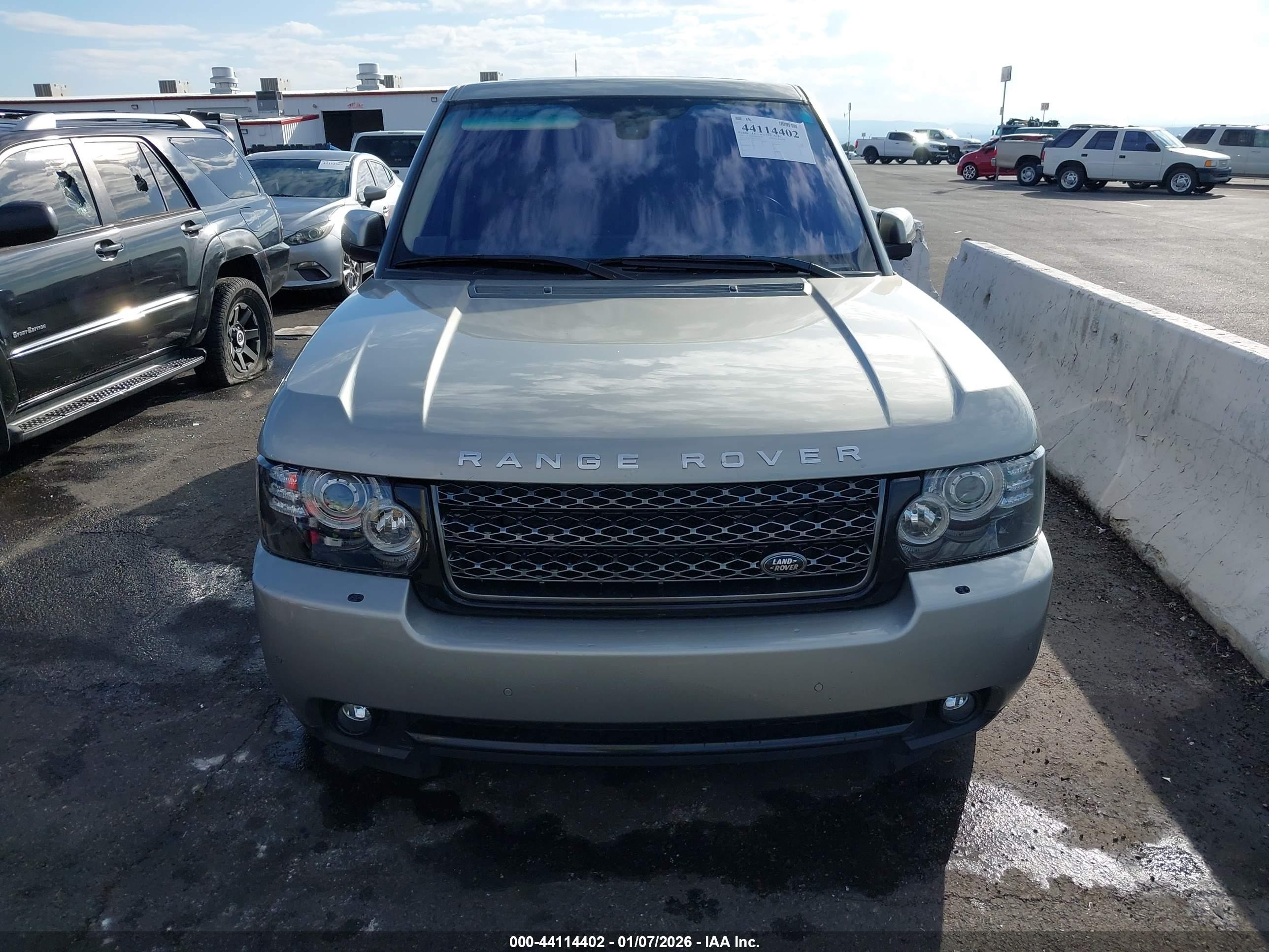 LAND ROVER image 6