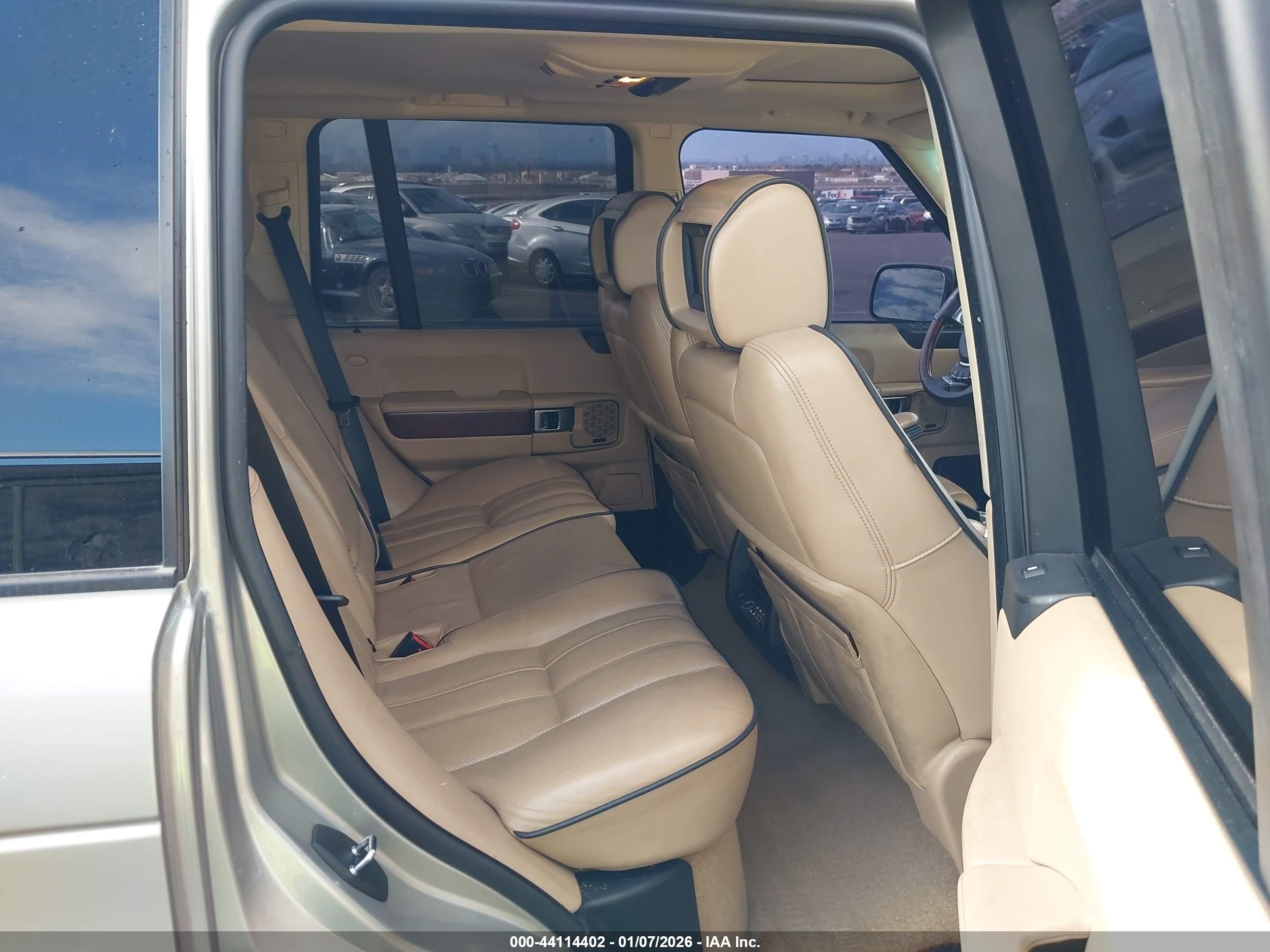 LAND ROVER image 8