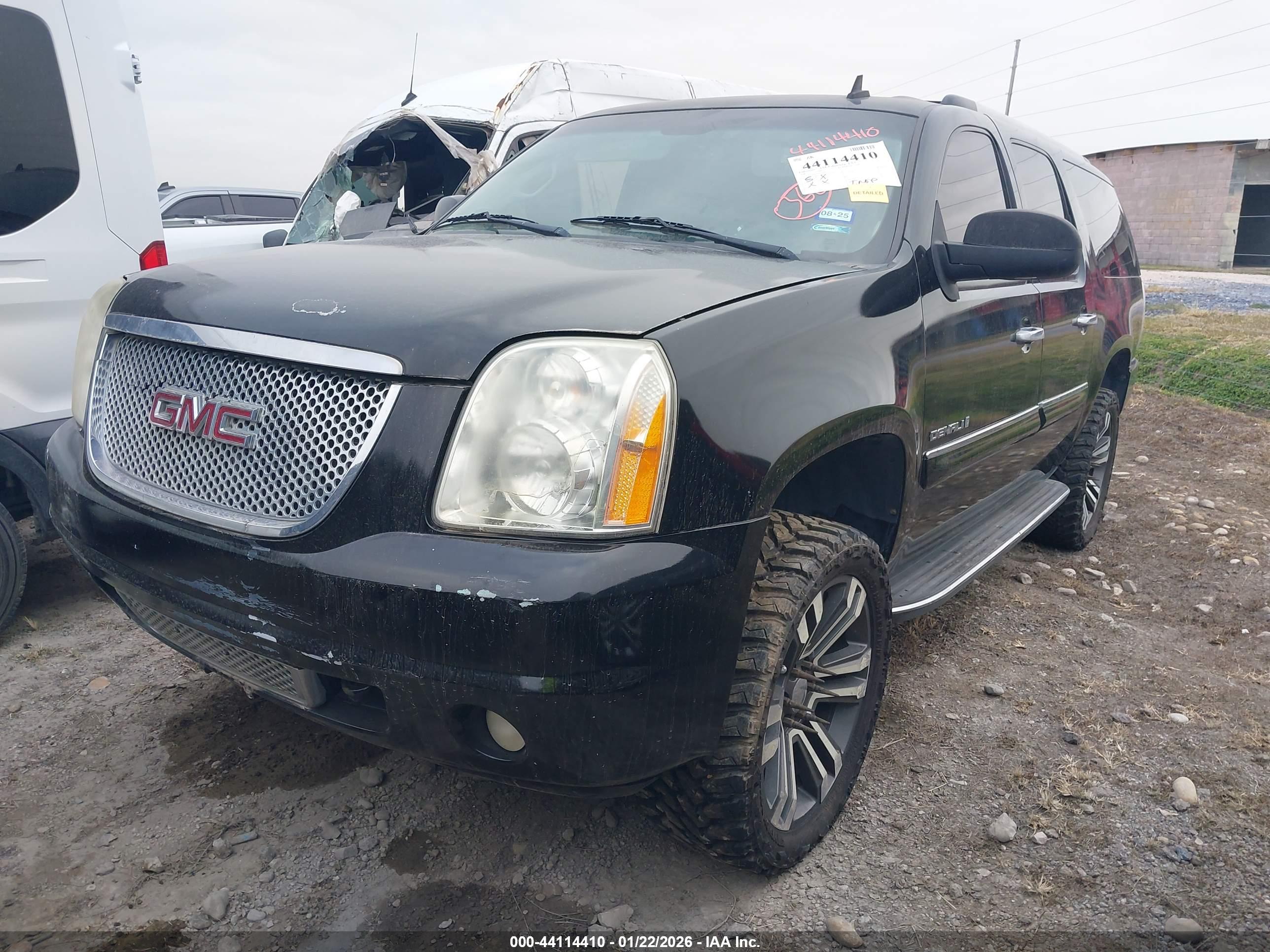 GMC YUKON image 2