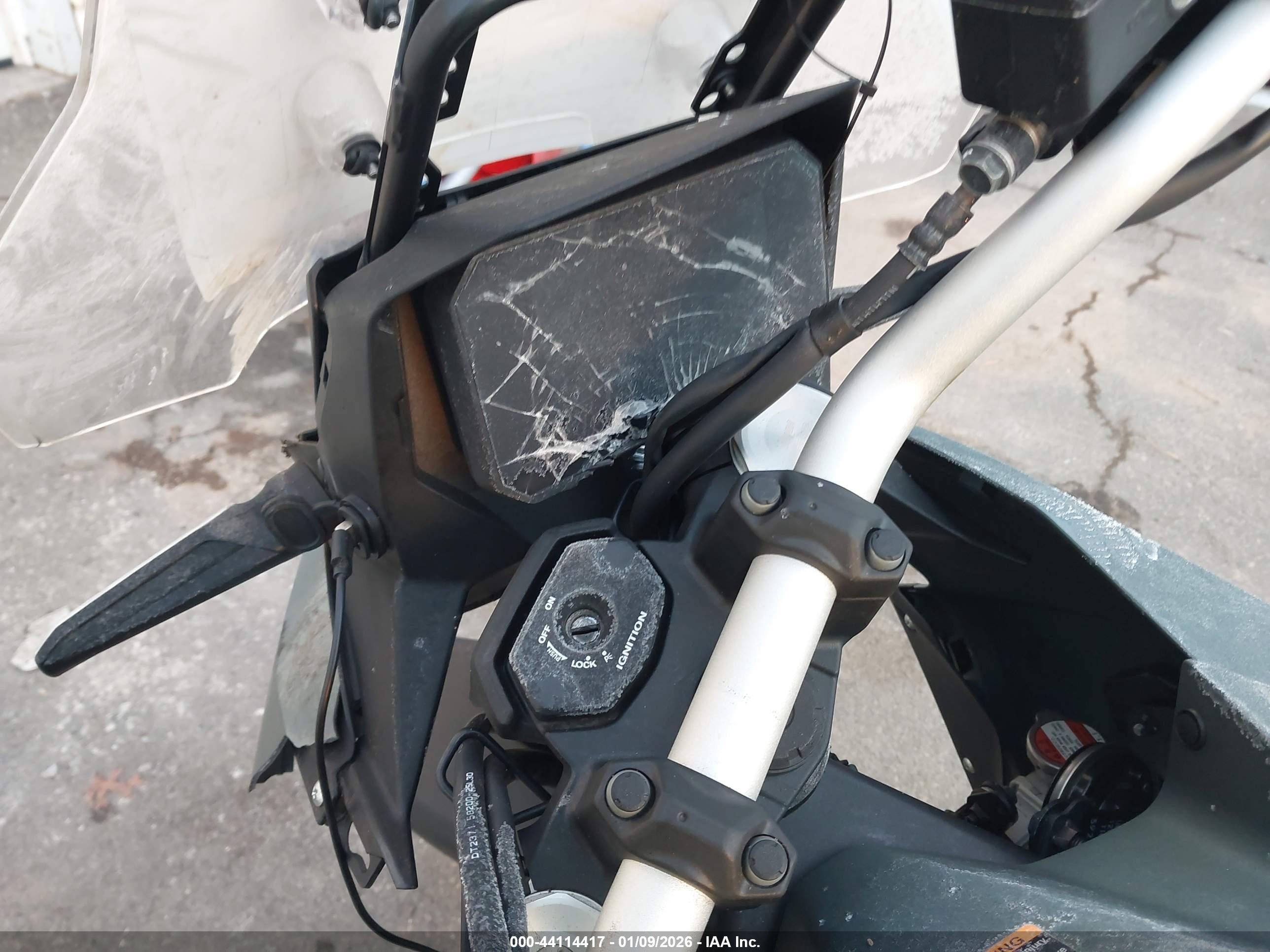 SUZUKI DL800 image 7