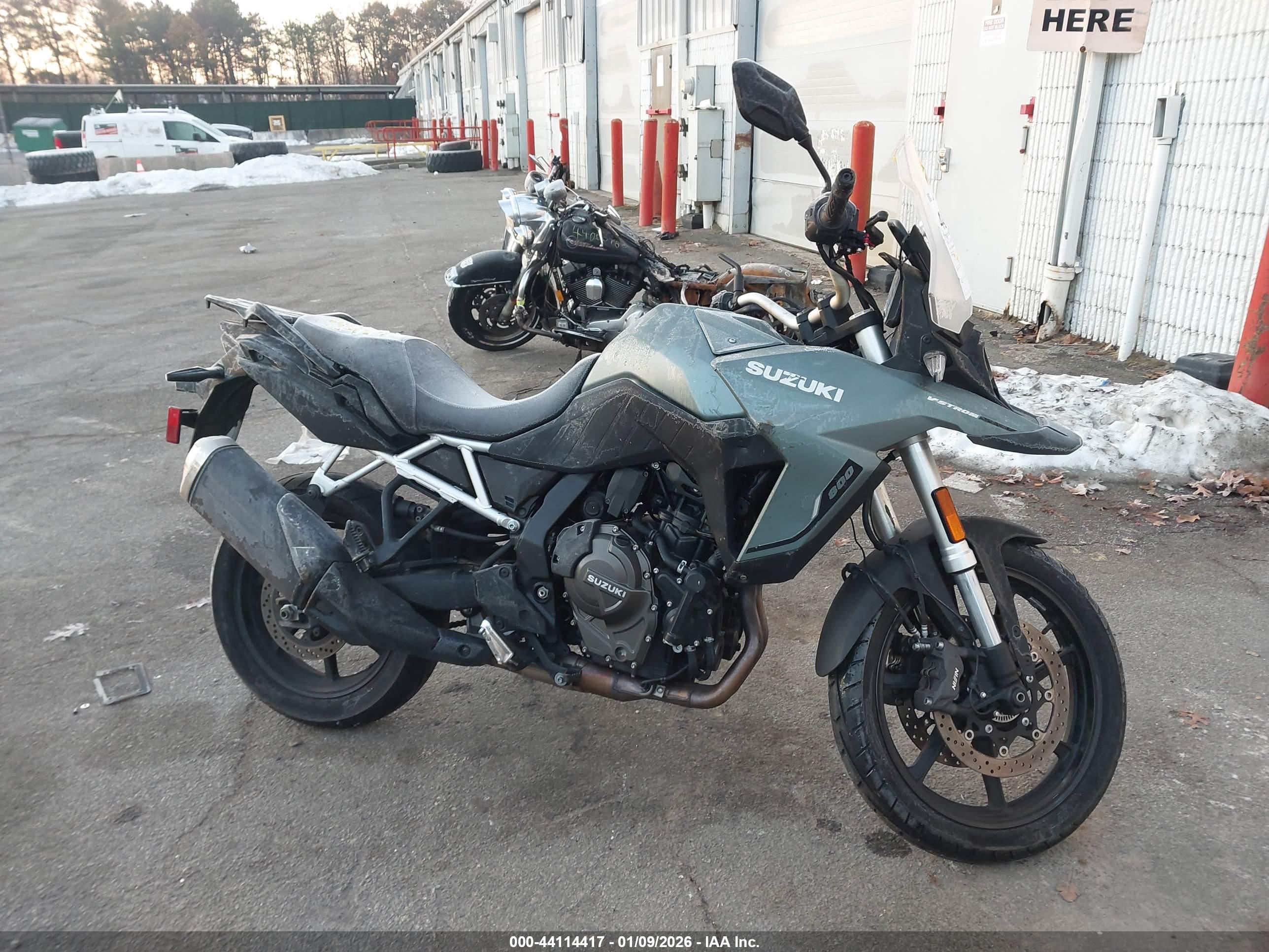 SUZUKI DL800 image 8