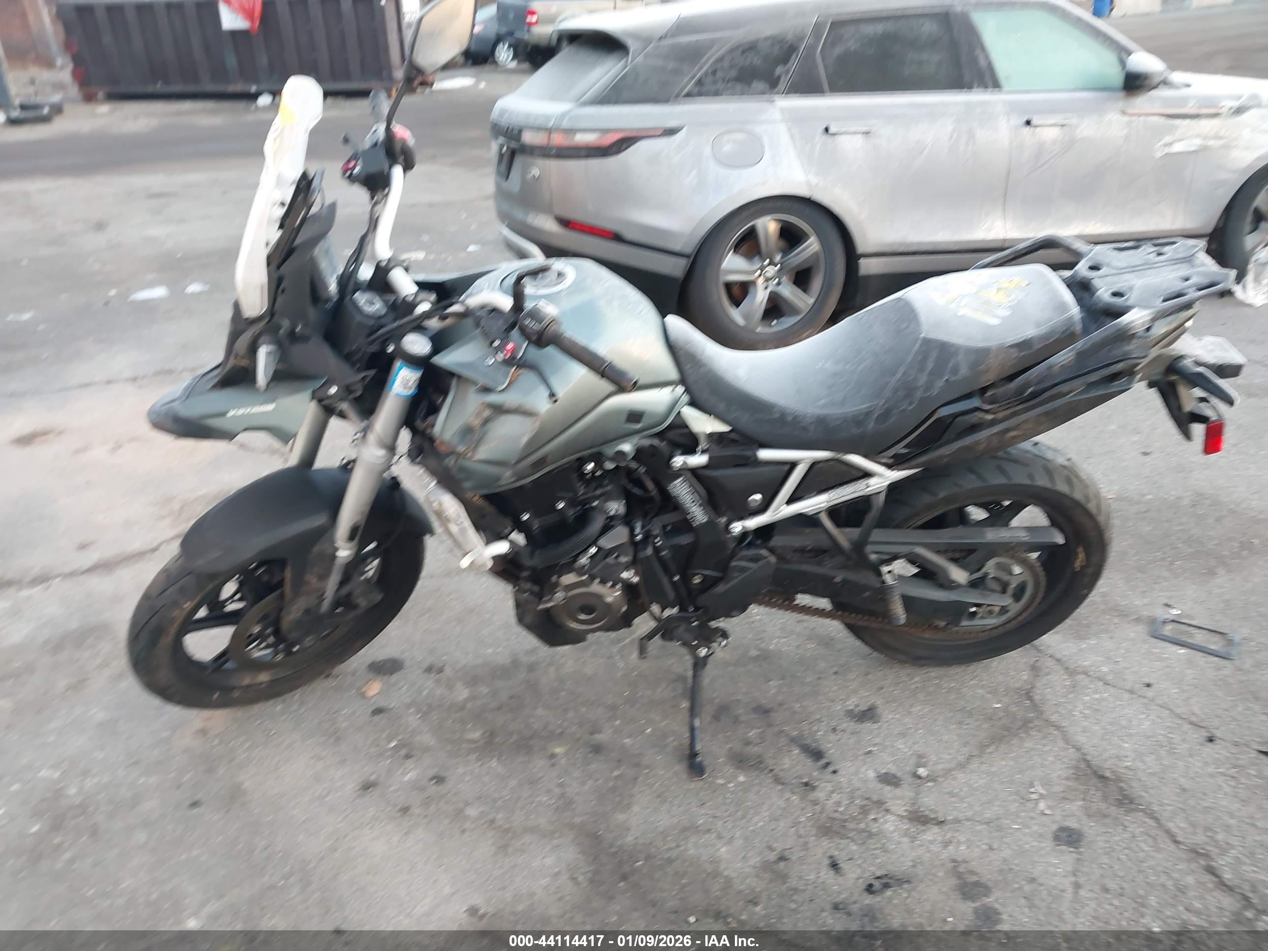 SUZUKI DL800 image 9