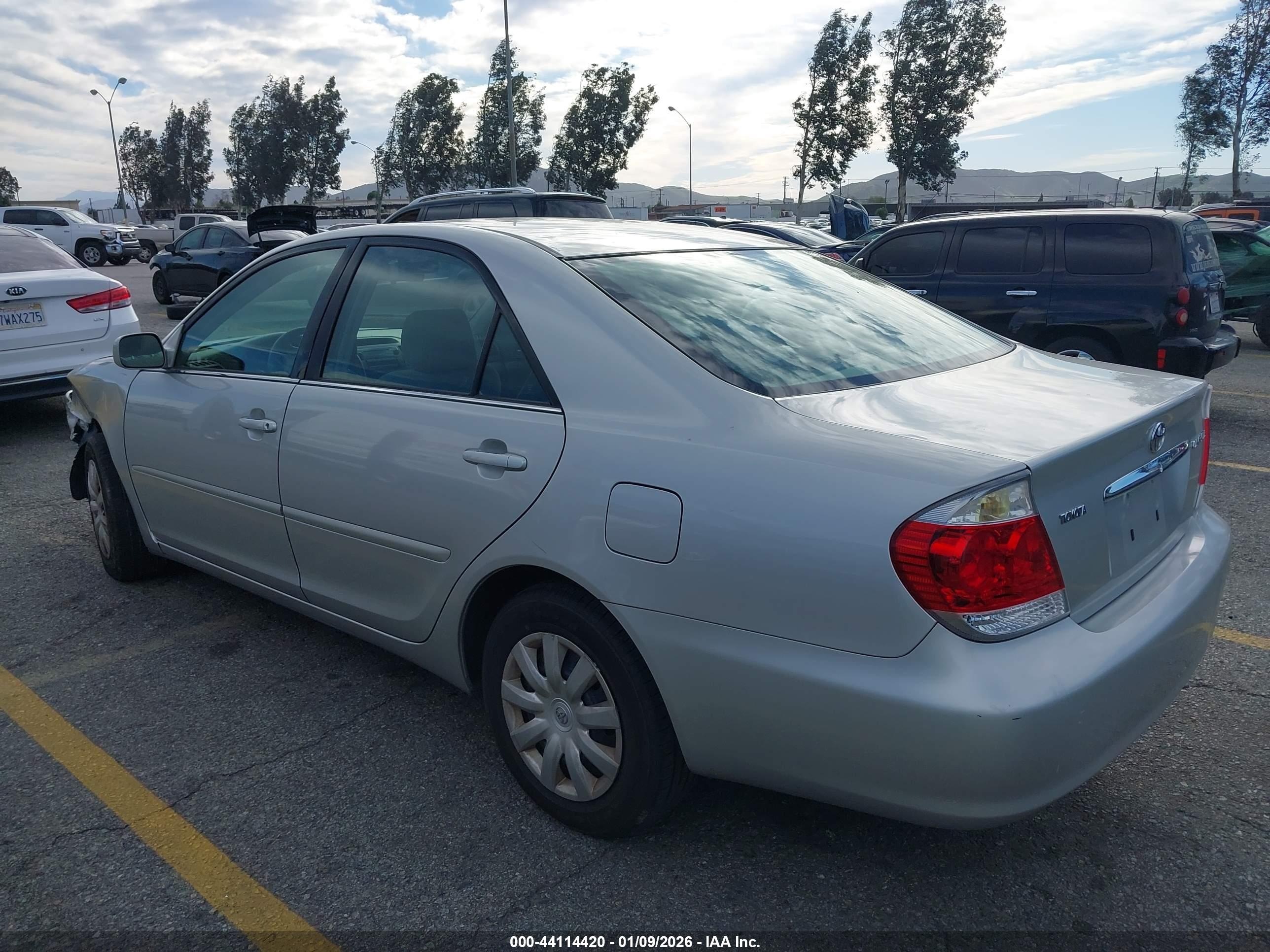 TOYOTA CAMRY image 3
