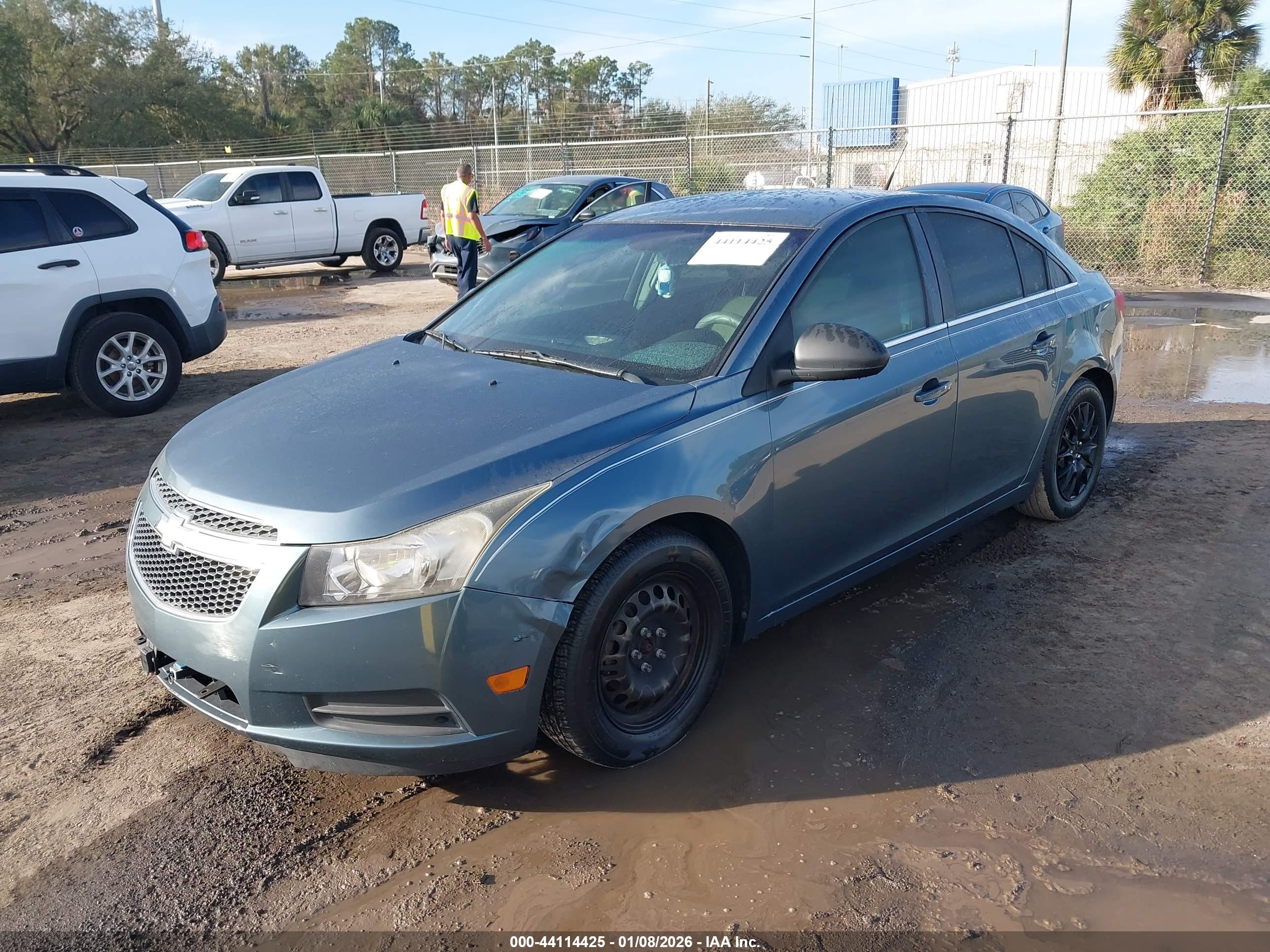 CHEVROLET CRUZE image 2