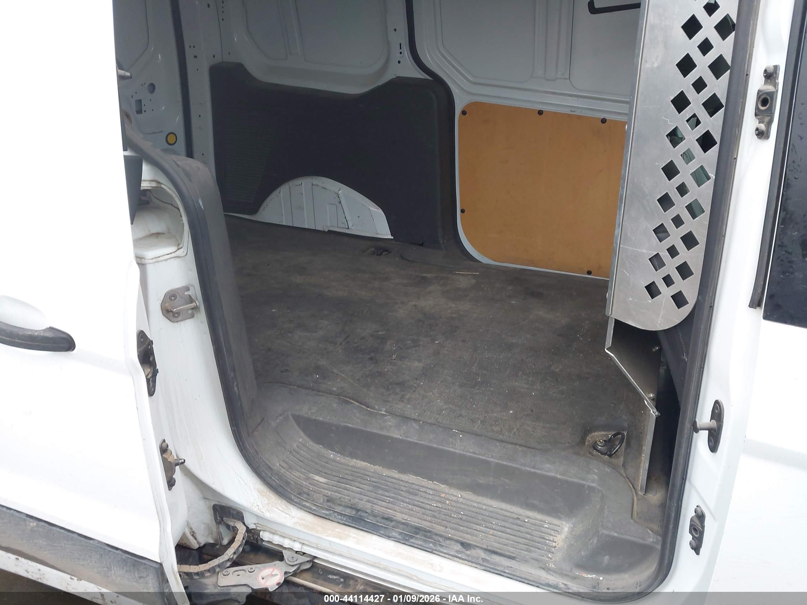FORD TRANSIT image 8