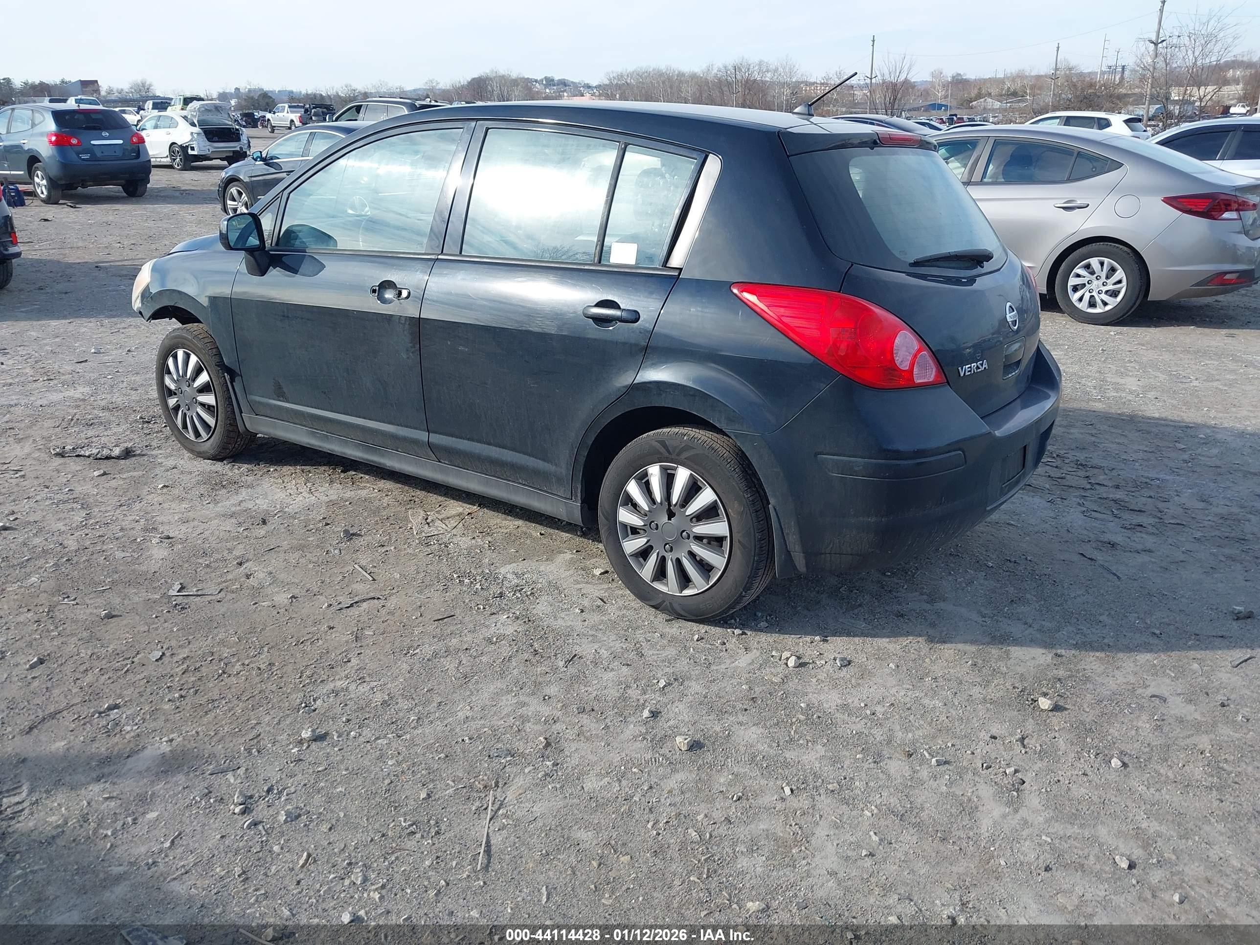 NISSAN VERSA image 3
