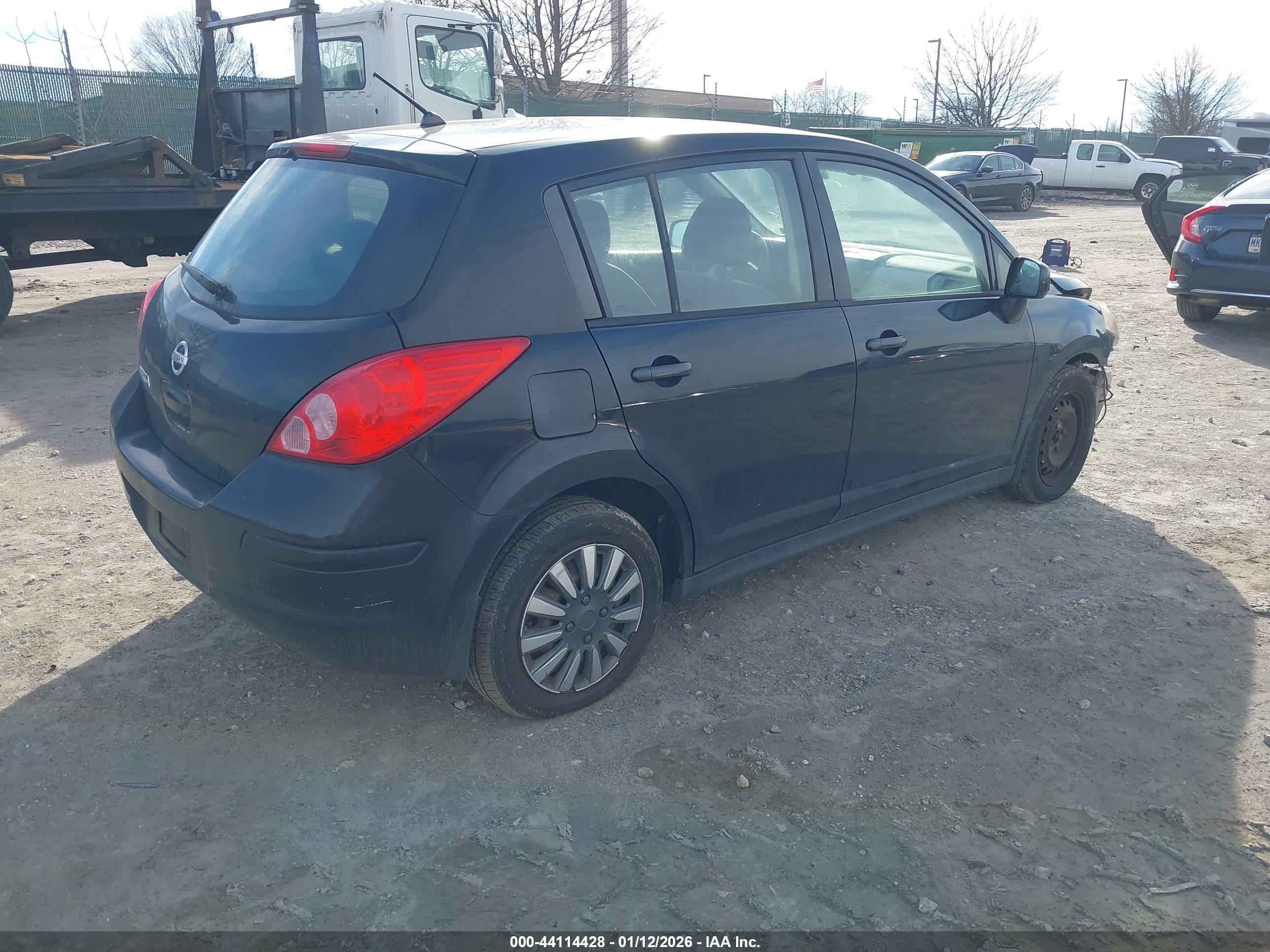 NISSAN VERSA image 4