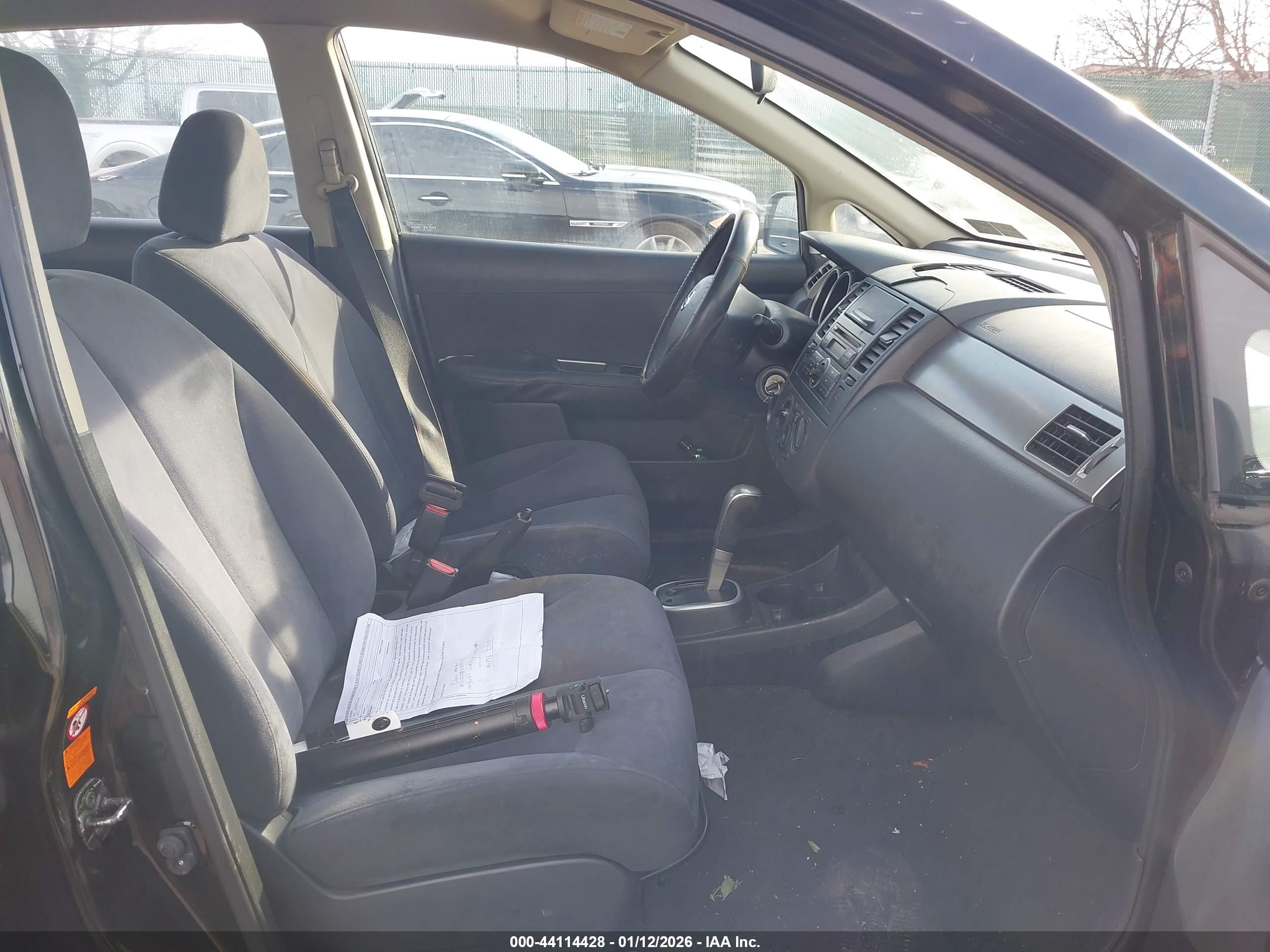 NISSAN VERSA image 5