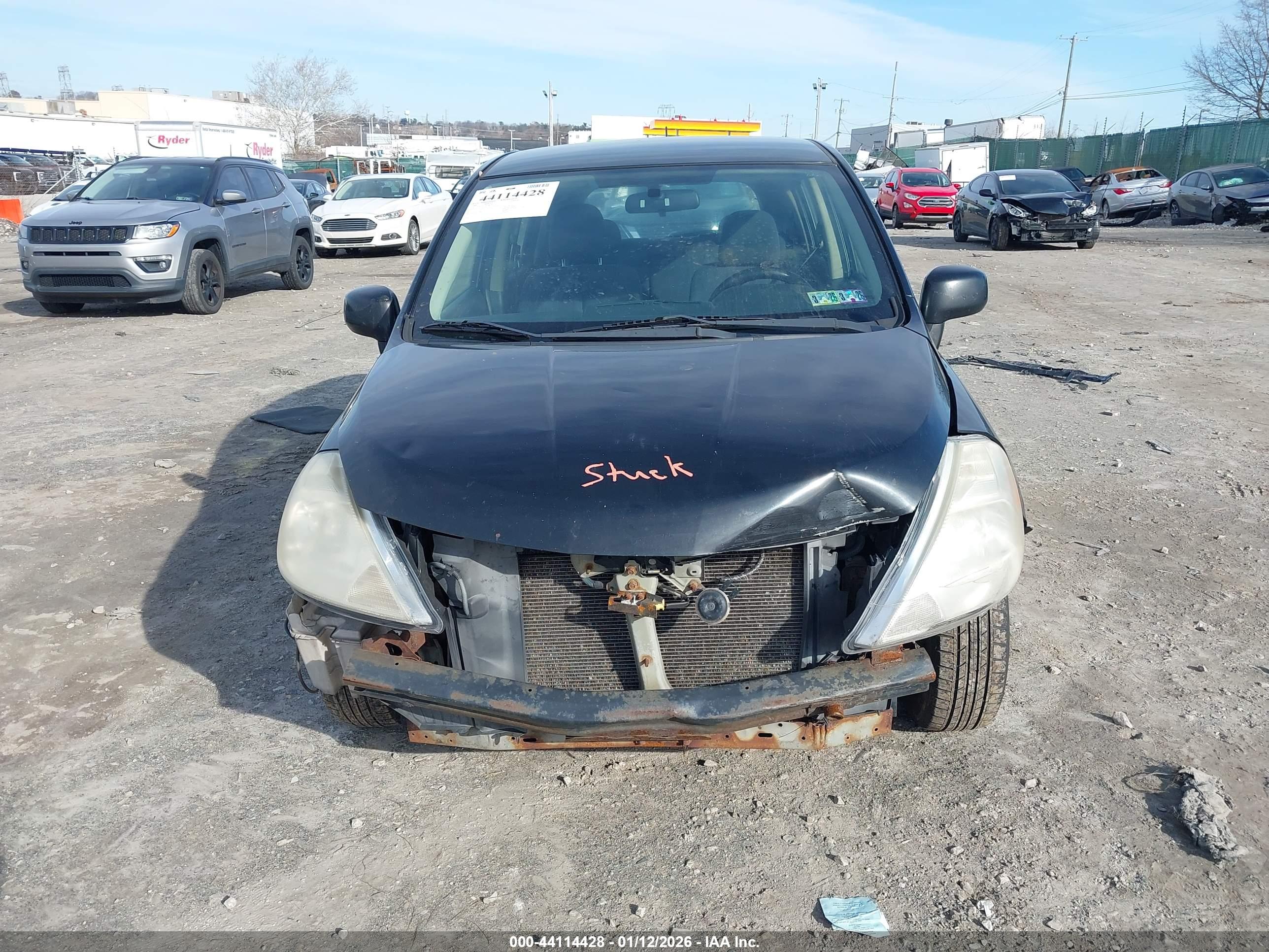 NISSAN VERSA image 6