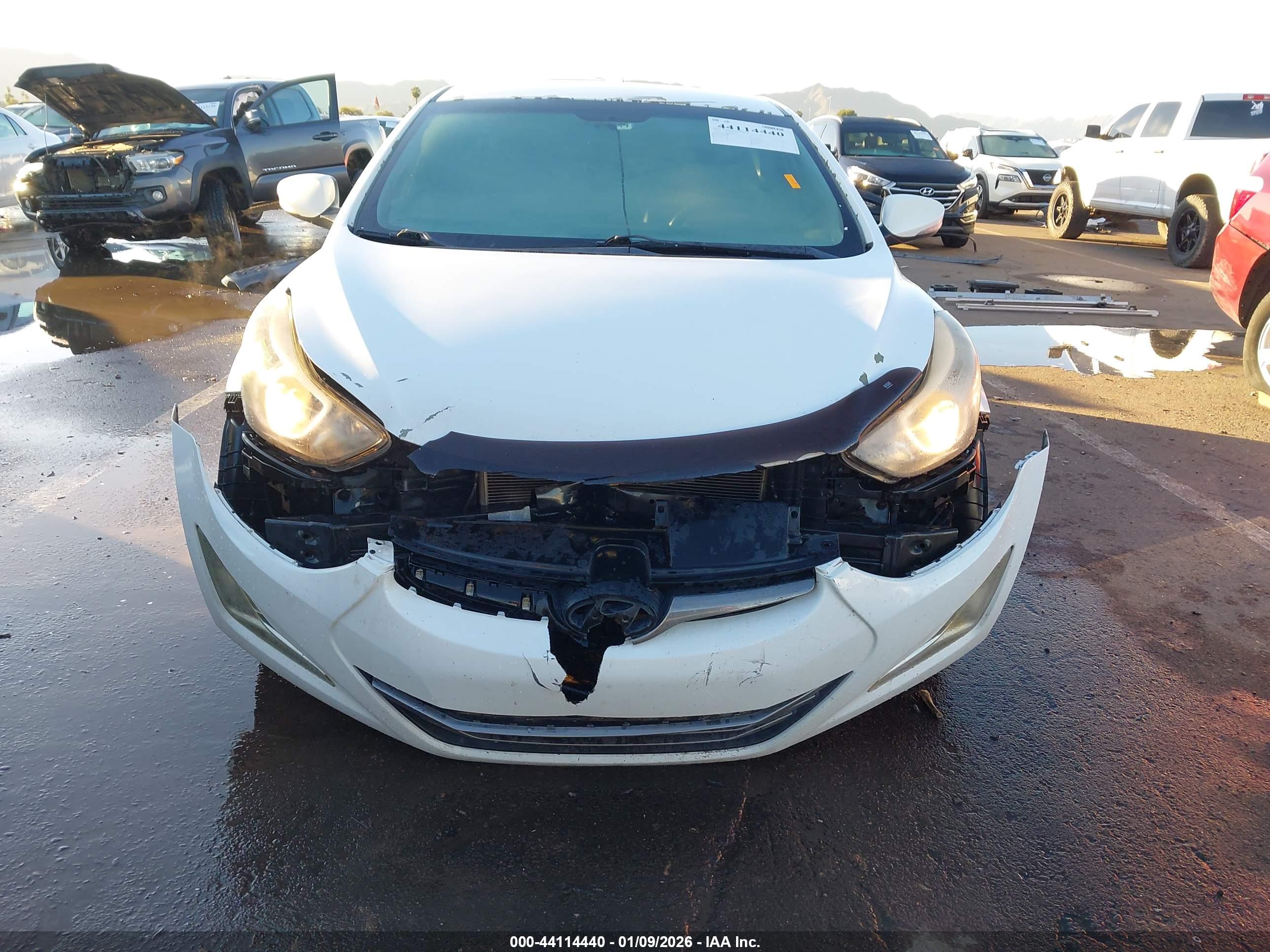 HYUNDAI ELANTRA image 6