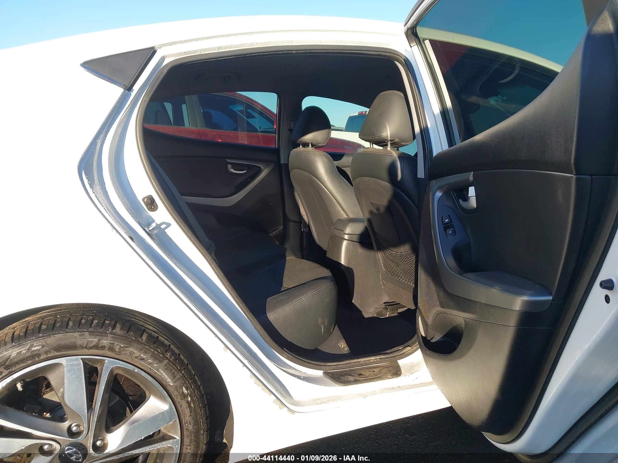 HYUNDAI ELANTRA image 8