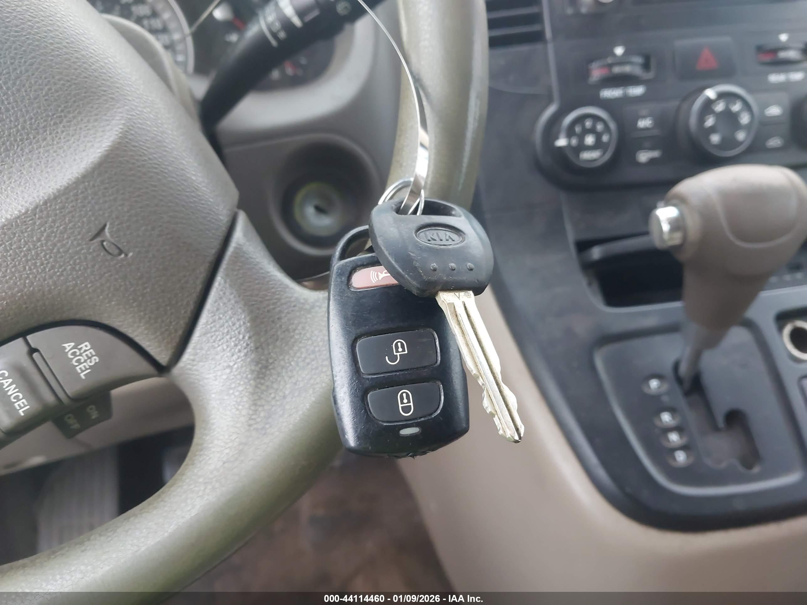 KIA SEDONA image 11