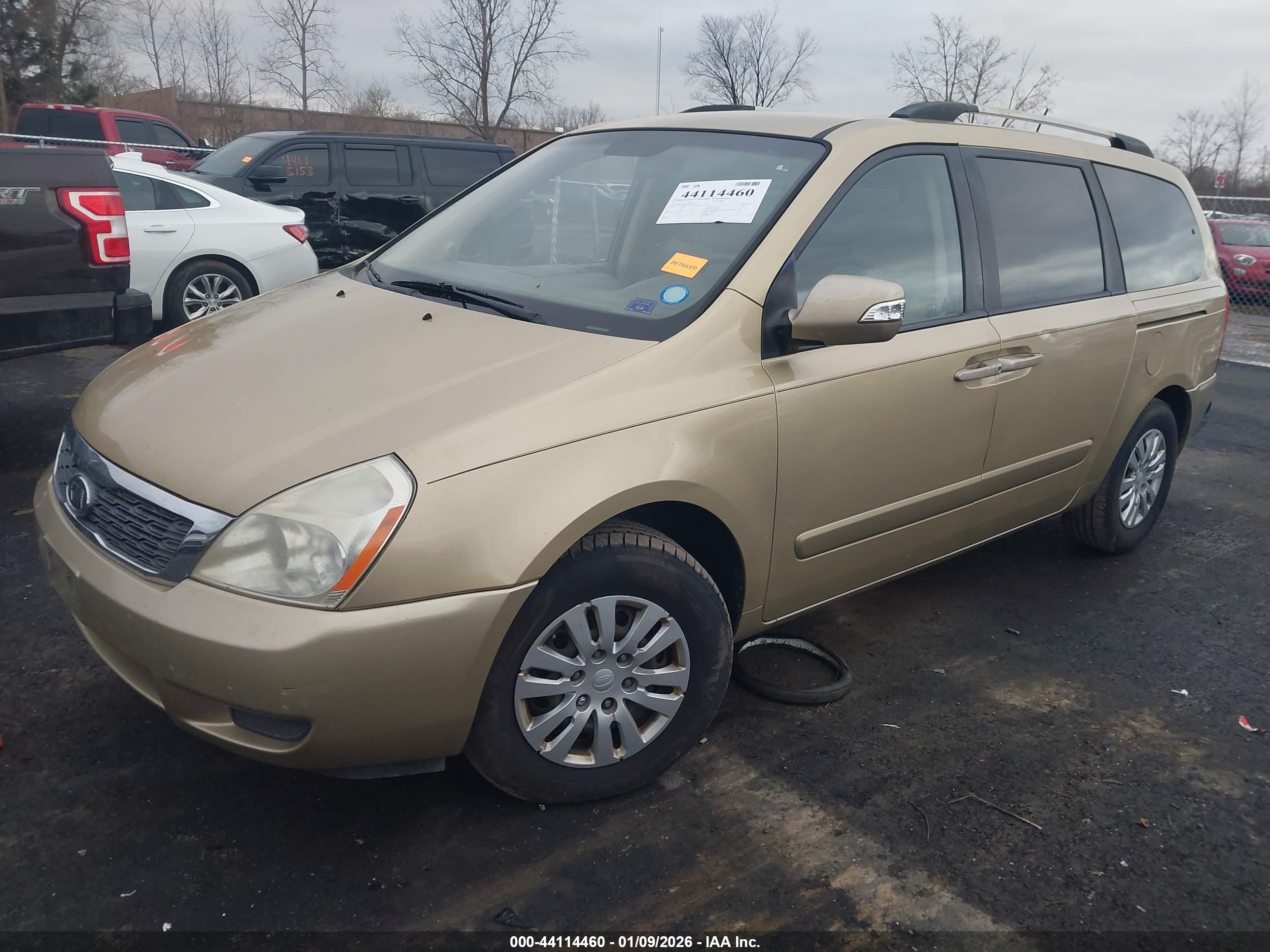 KIA SEDONA image 2