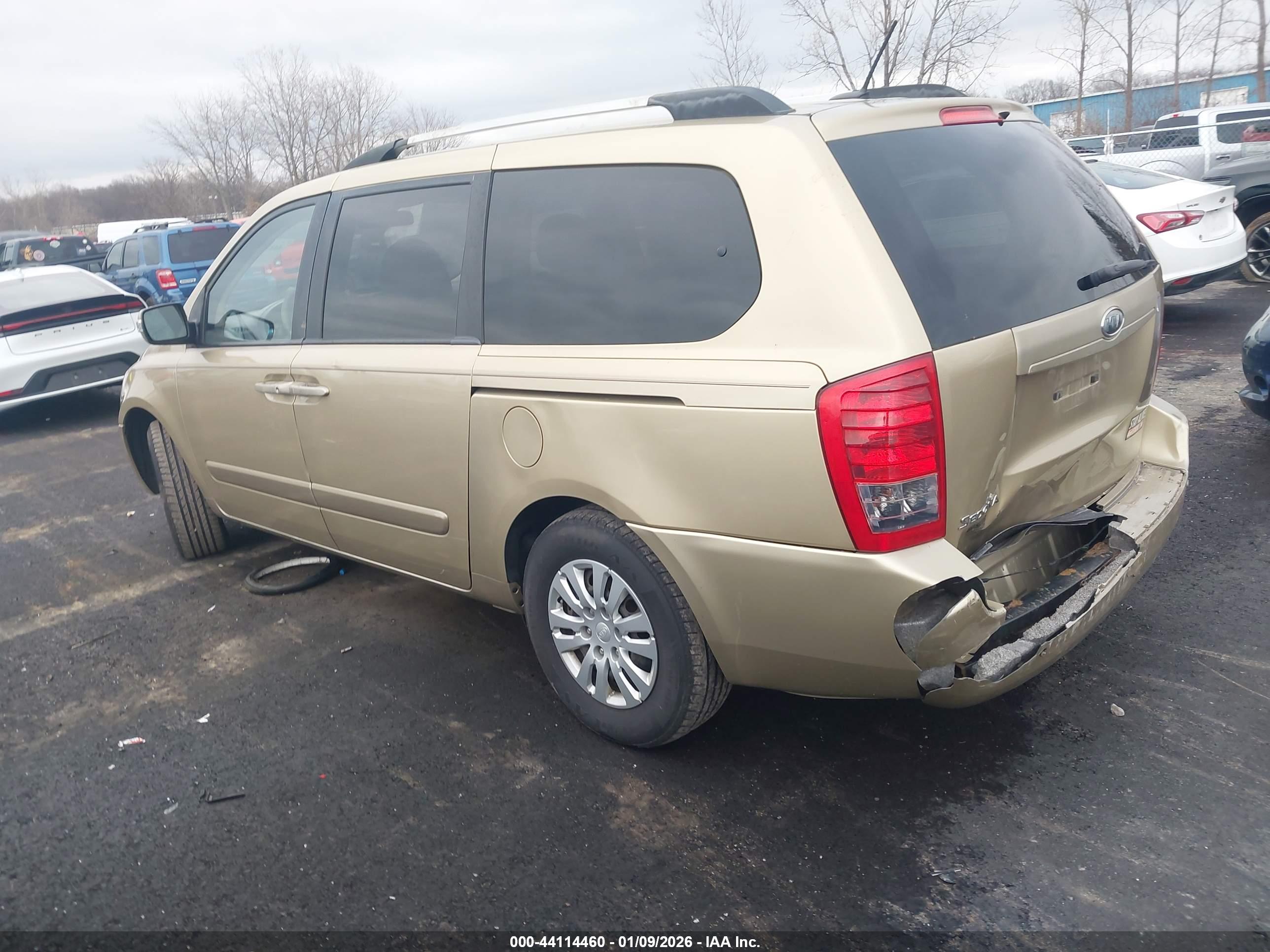 KIA SEDONA image 3