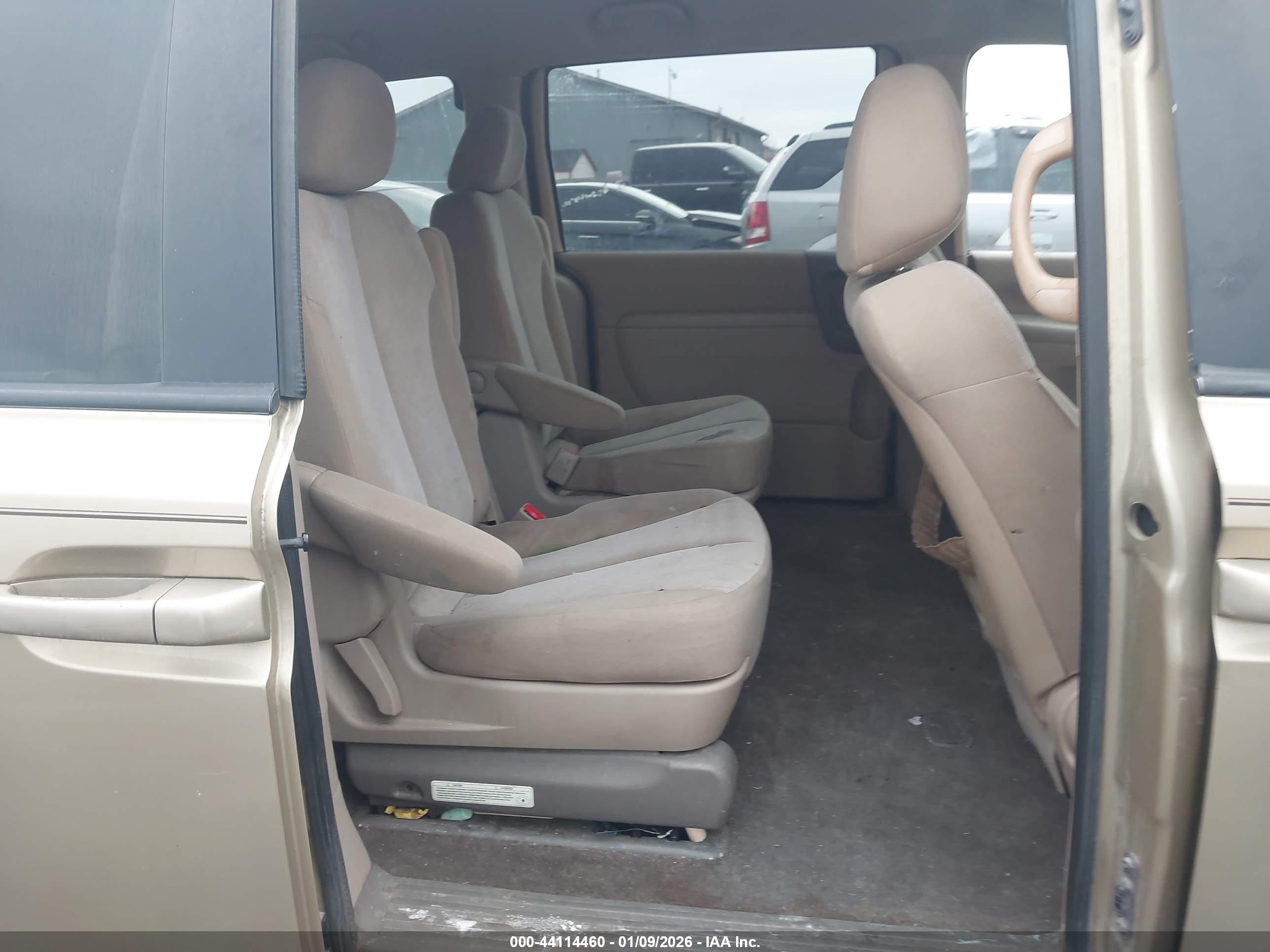 KIA SEDONA image 8