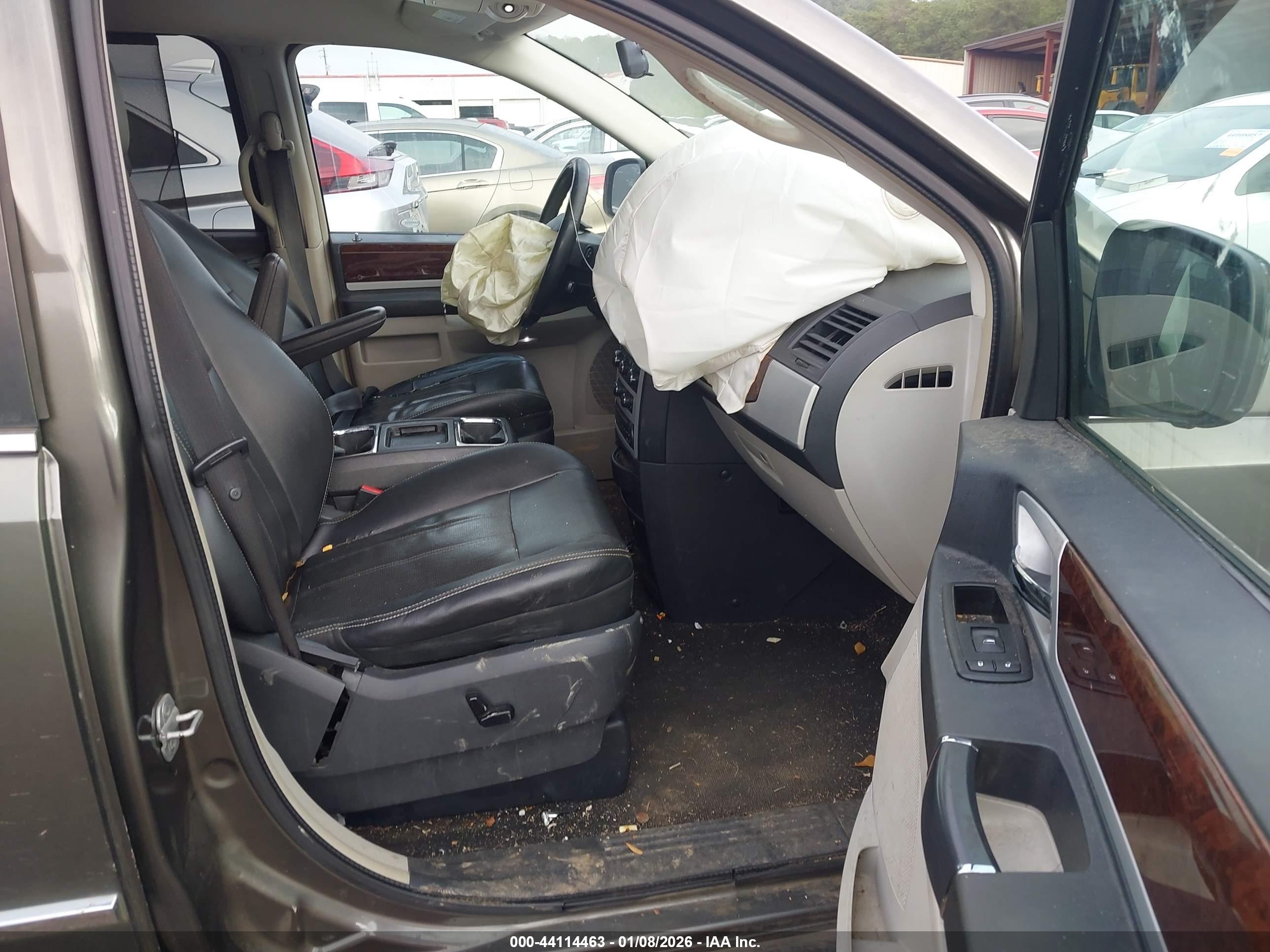 CHRYSLER TOWN image 5