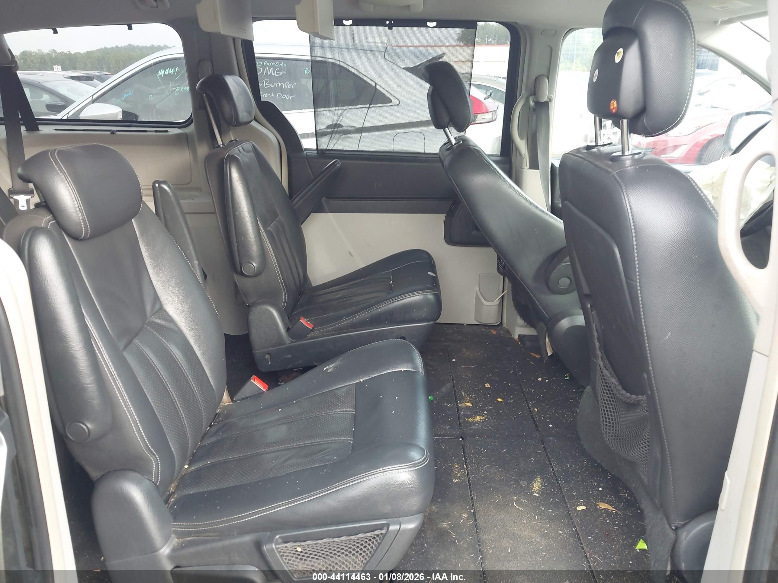 CHRYSLER TOWN image 8