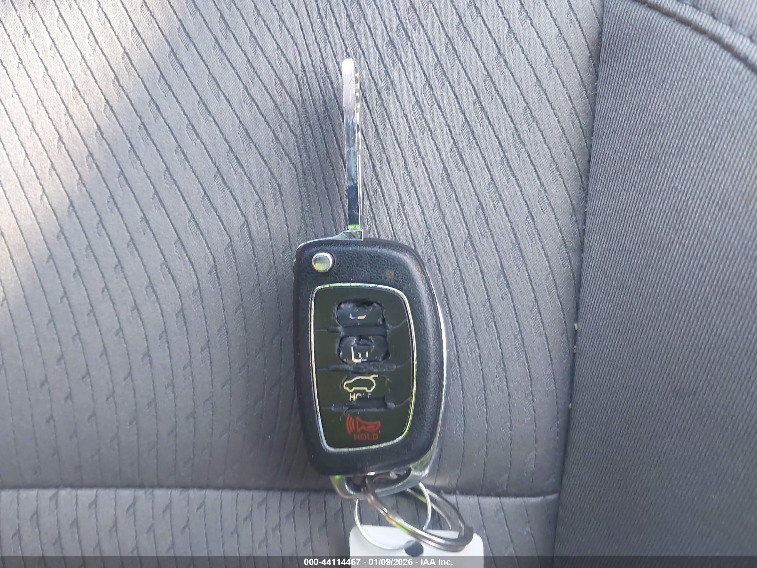 HYUNDAI SANTA image 11
