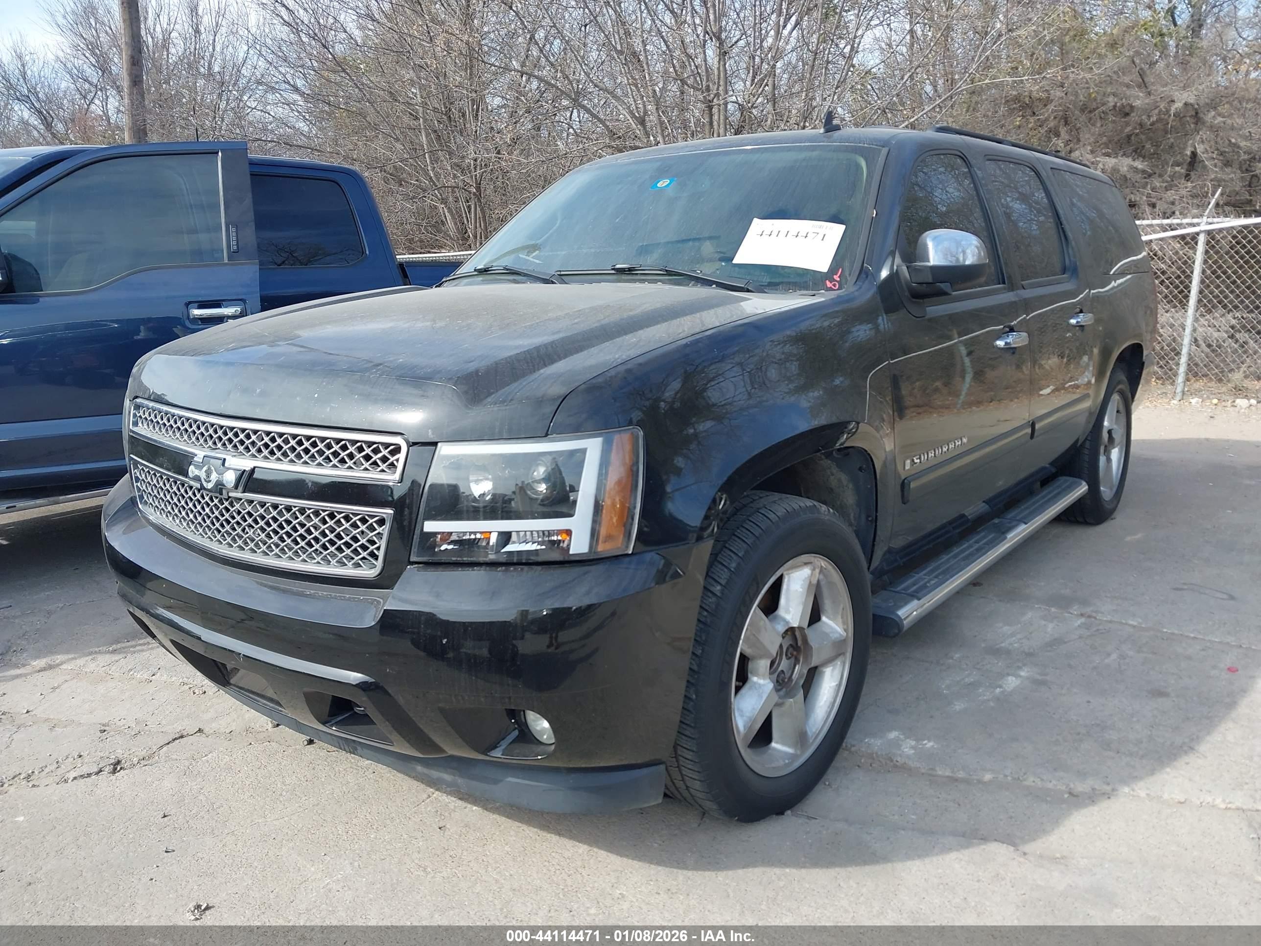 CHEVROLET SUBURBAN image 2