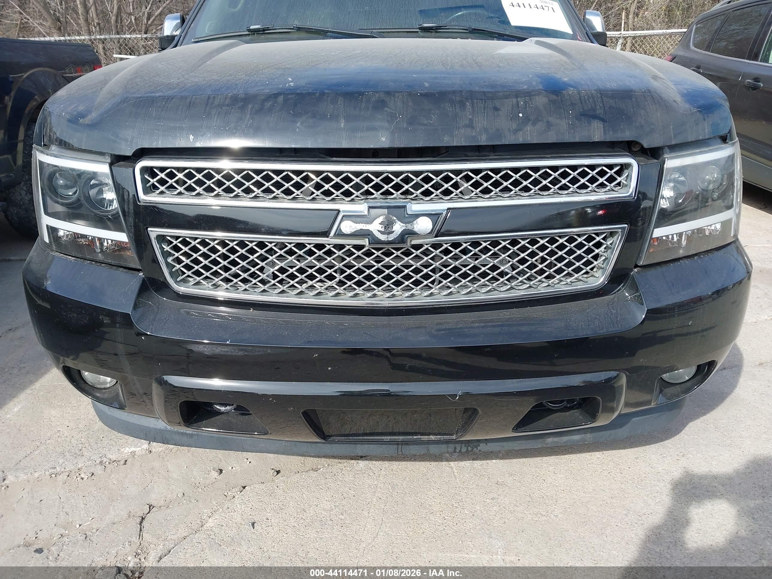 CHEVROLET SUBURBAN image 6