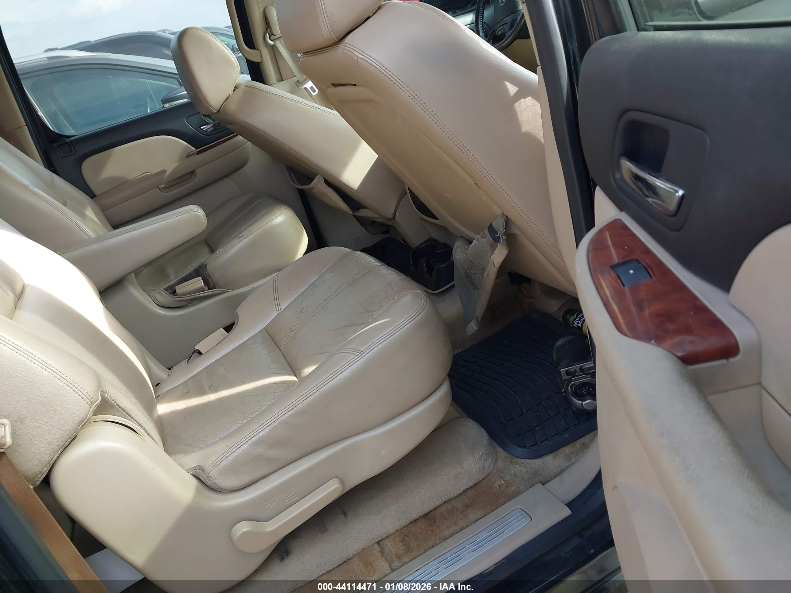 CHEVROLET SUBURBAN image 8