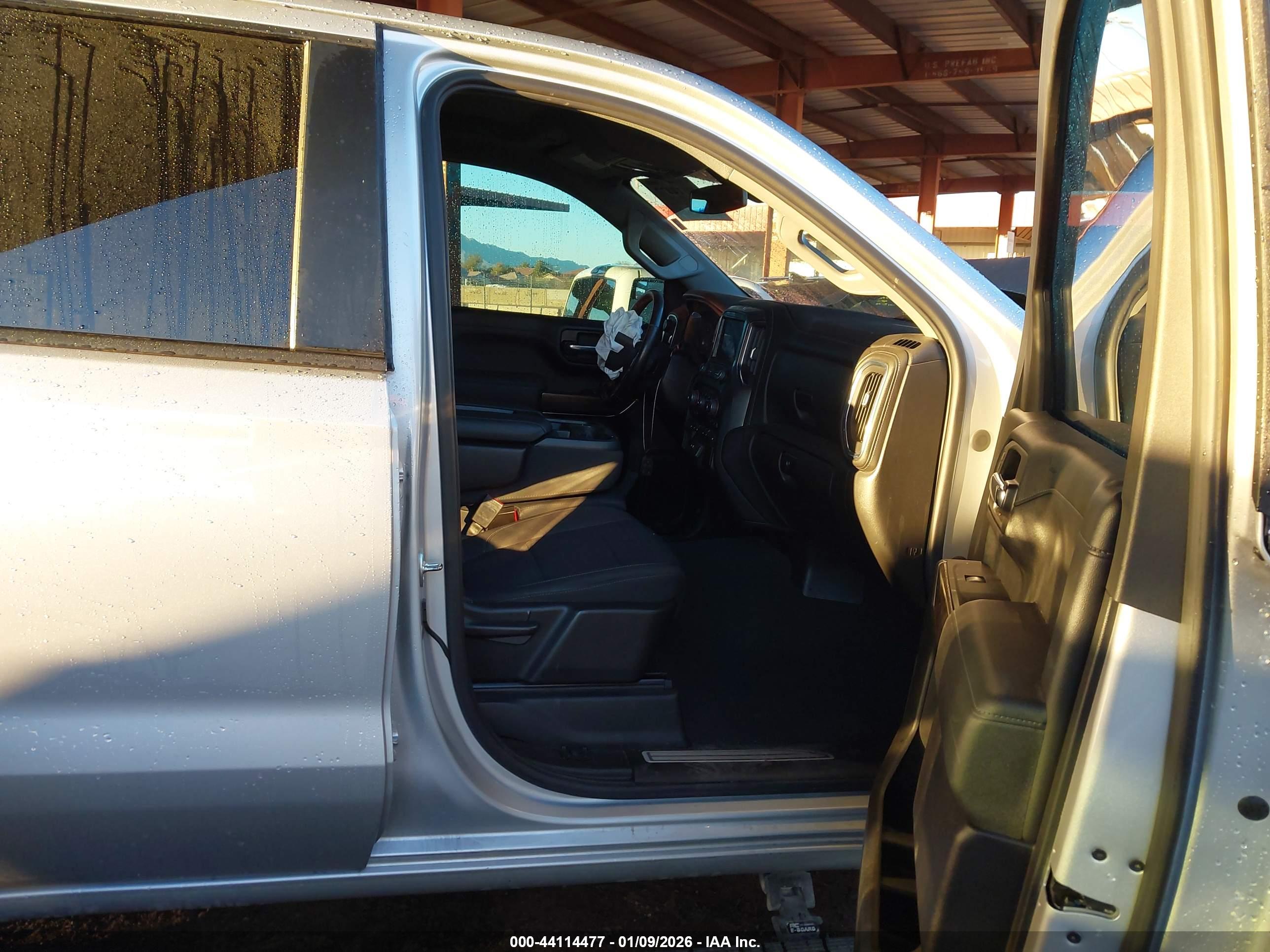 CHEVROLET SILVERADO image 5