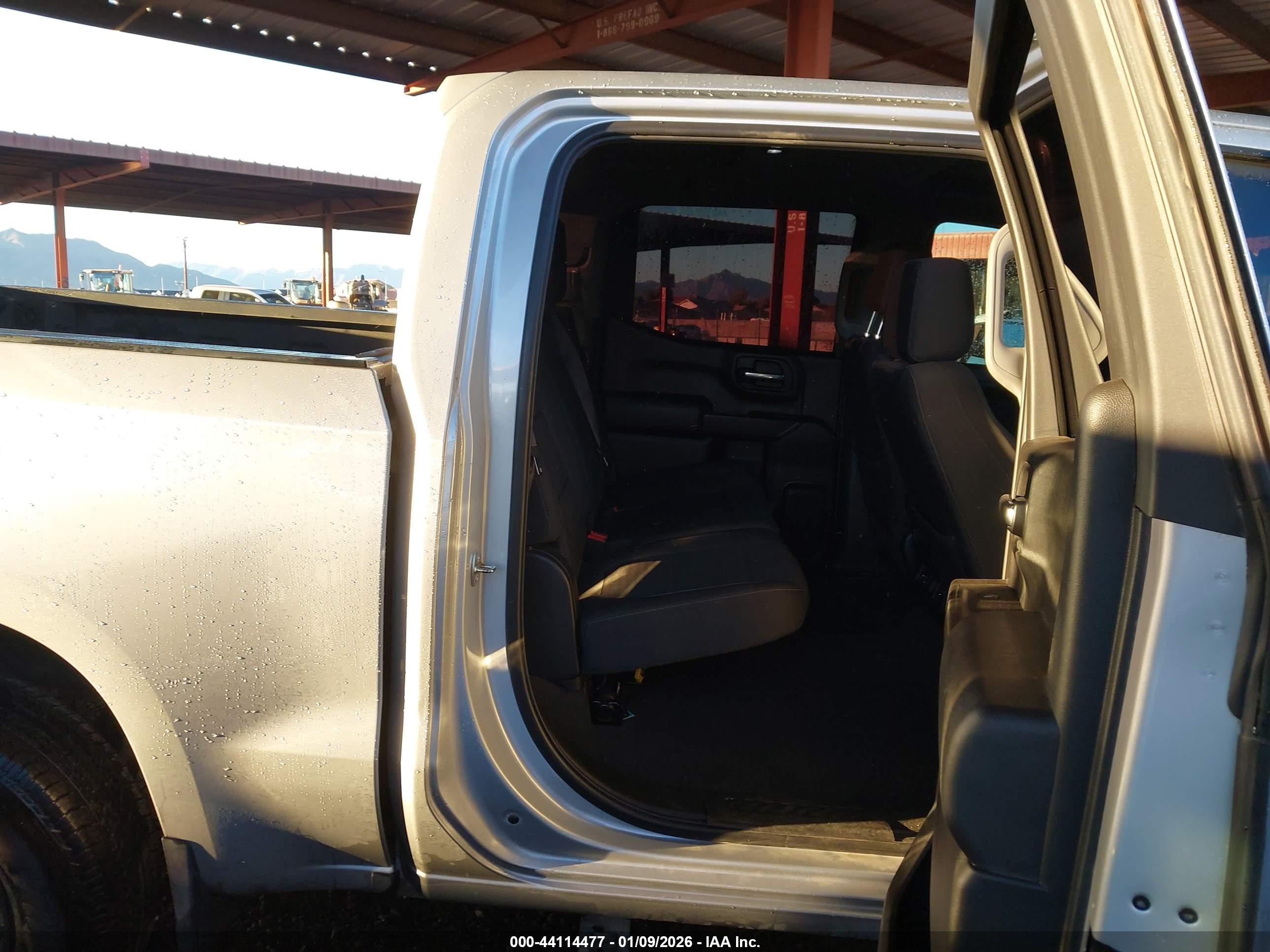 CHEVROLET SILVERADO image 8