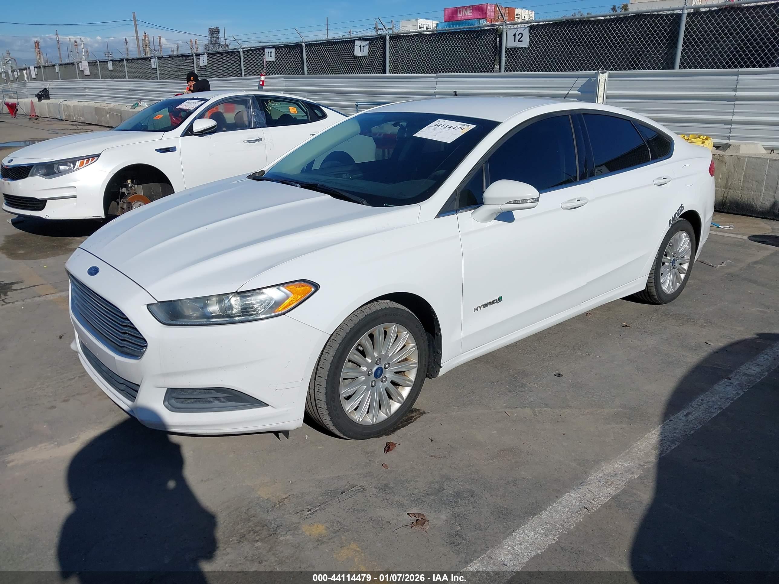 FORD FUSION image 2