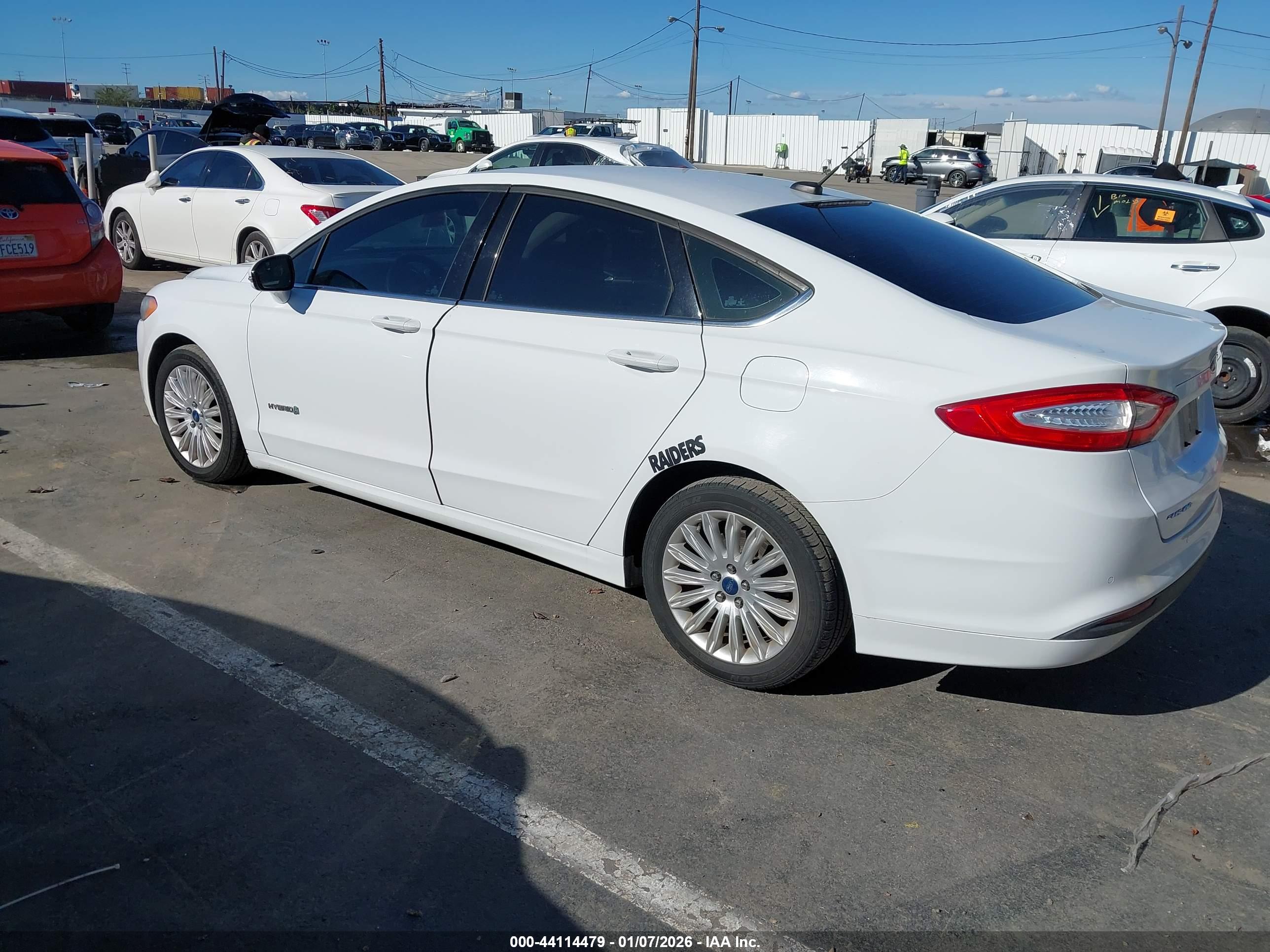 FORD FUSION image 3