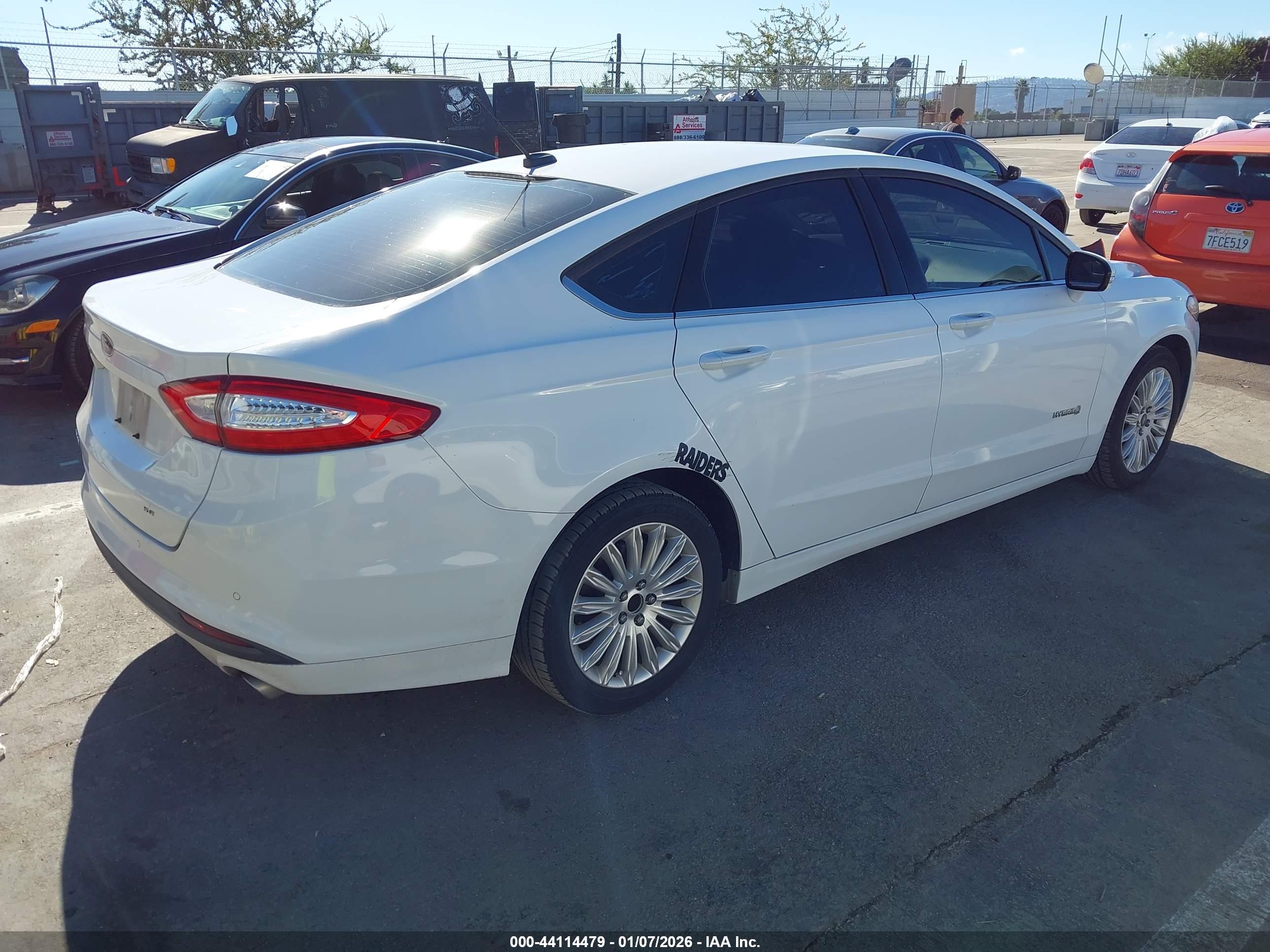 FORD FUSION image 4