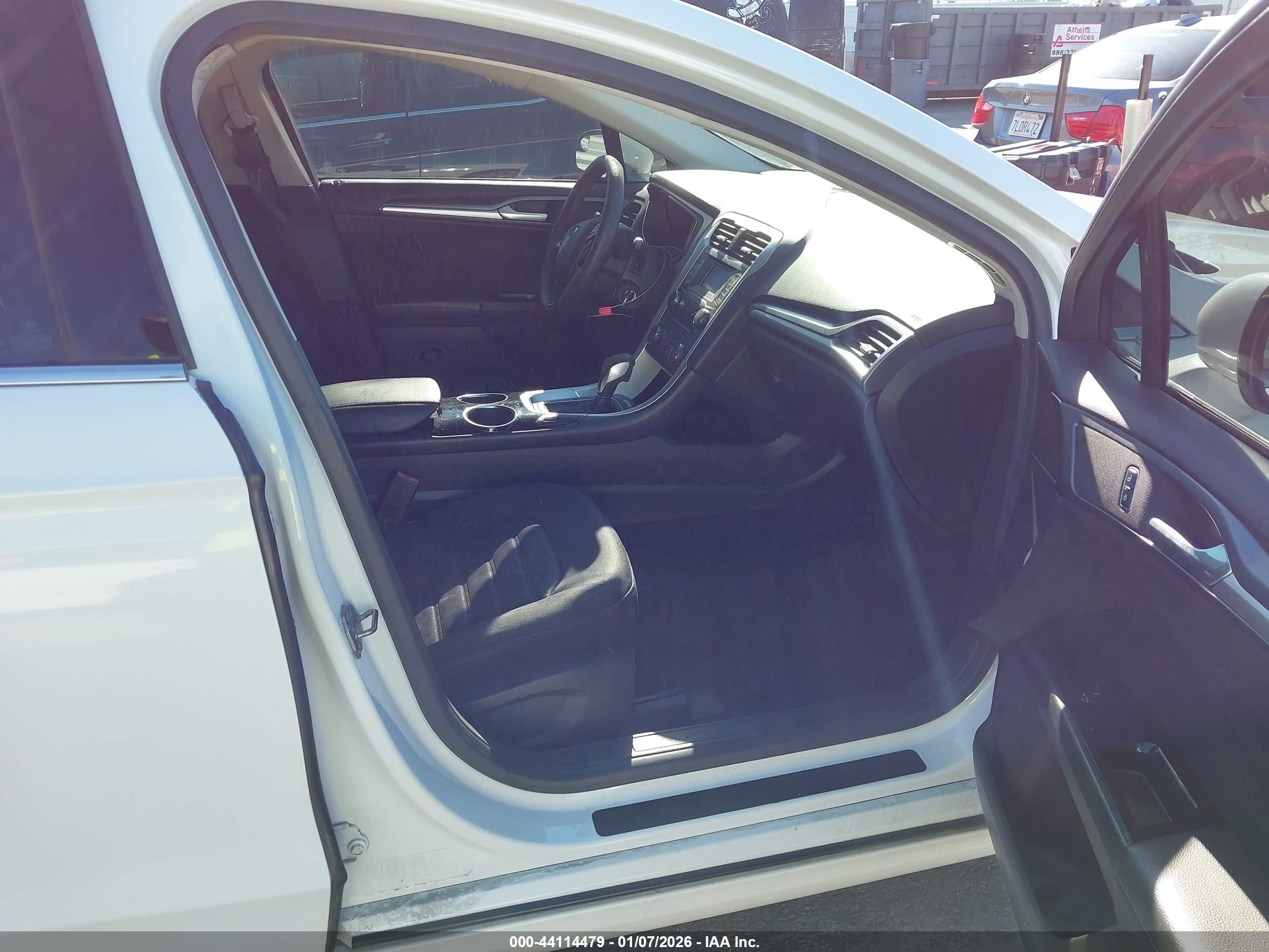 FORD FUSION image 5