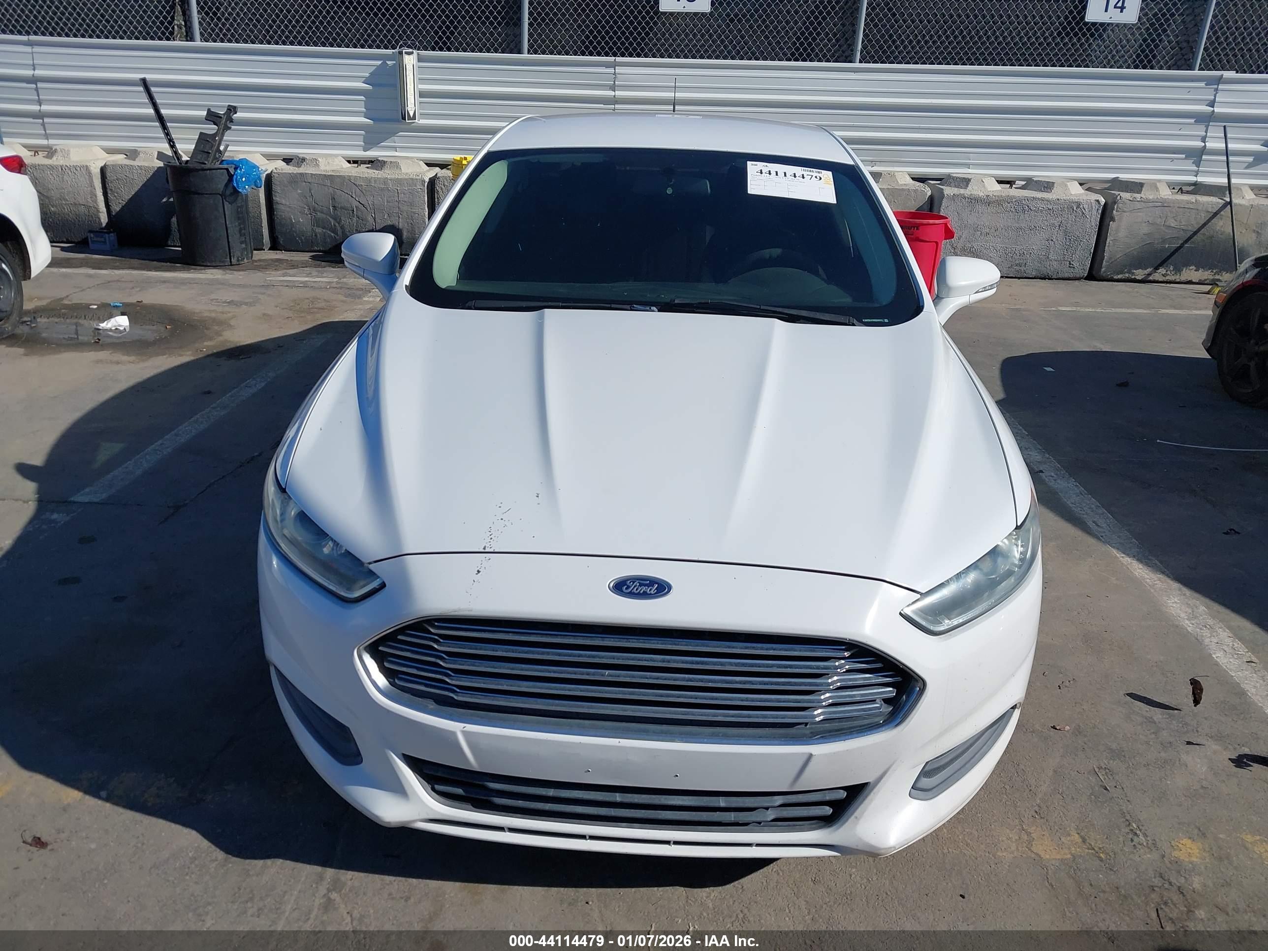 FORD FUSION image 6