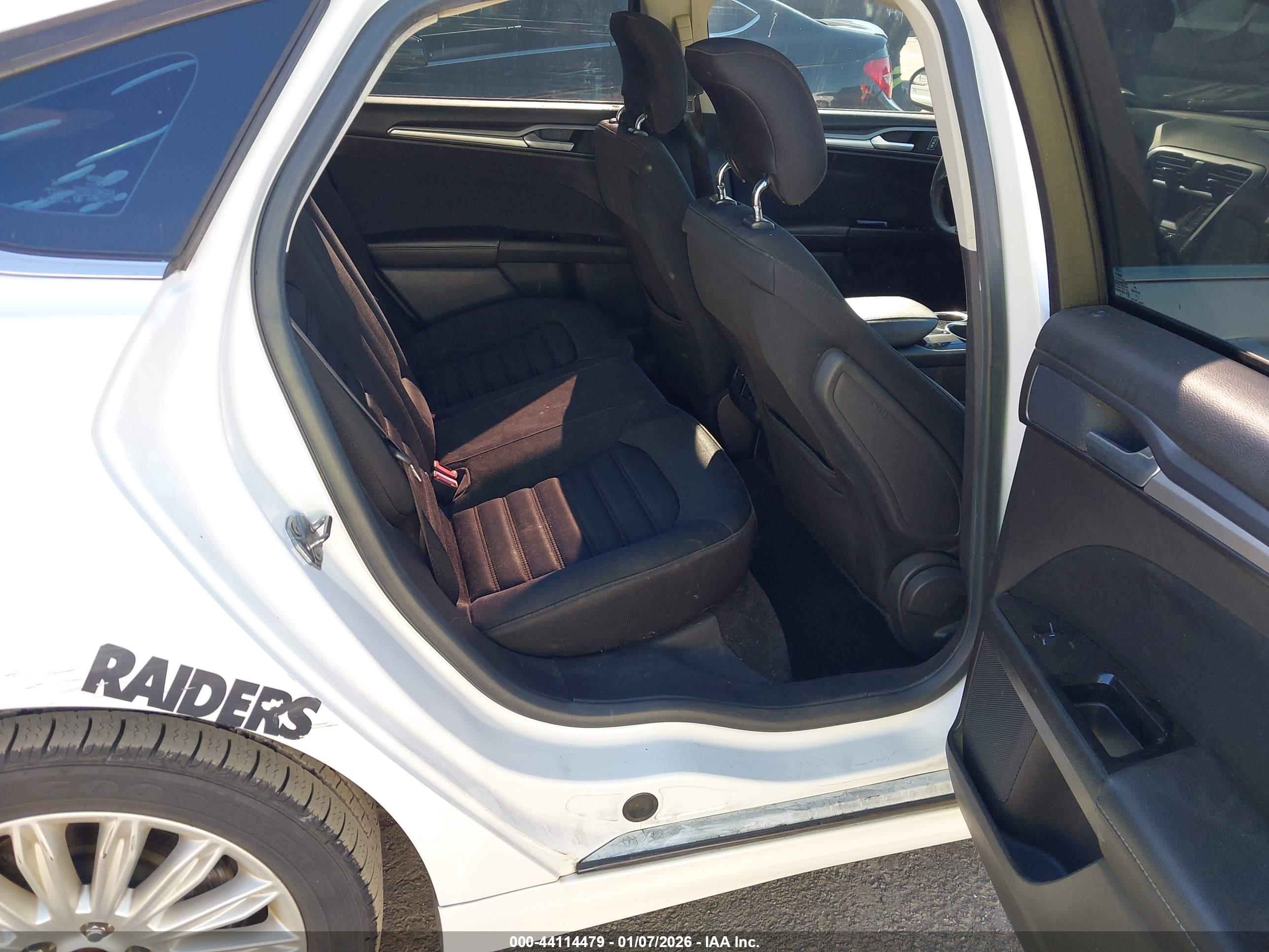 FORD FUSION image 8