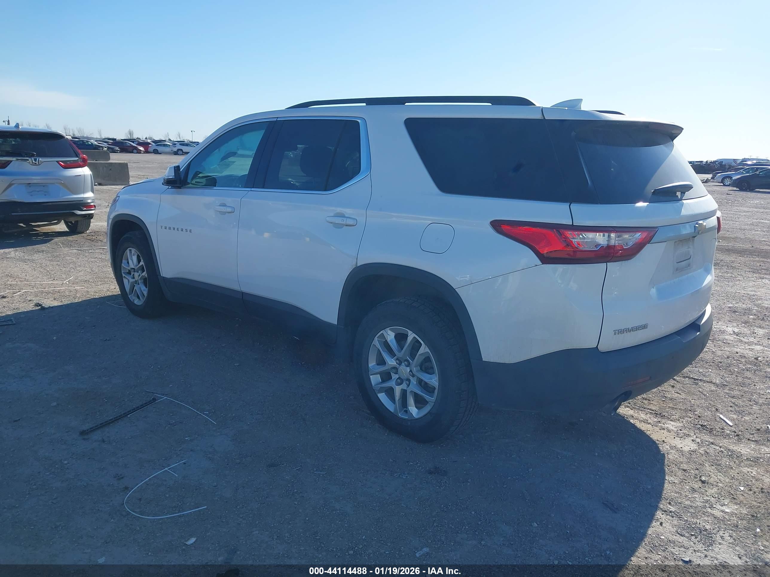 CHEVROLET TRAVERSE image 3