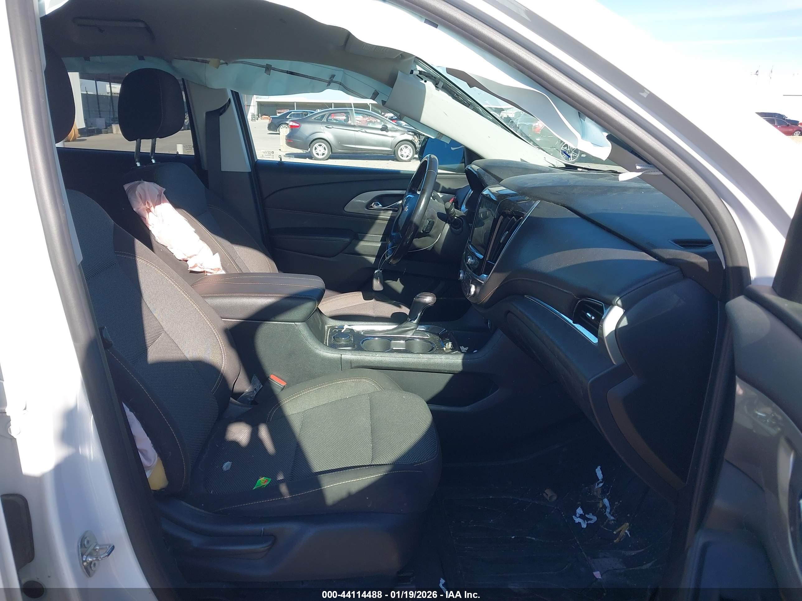CHEVROLET TRAVERSE image 5