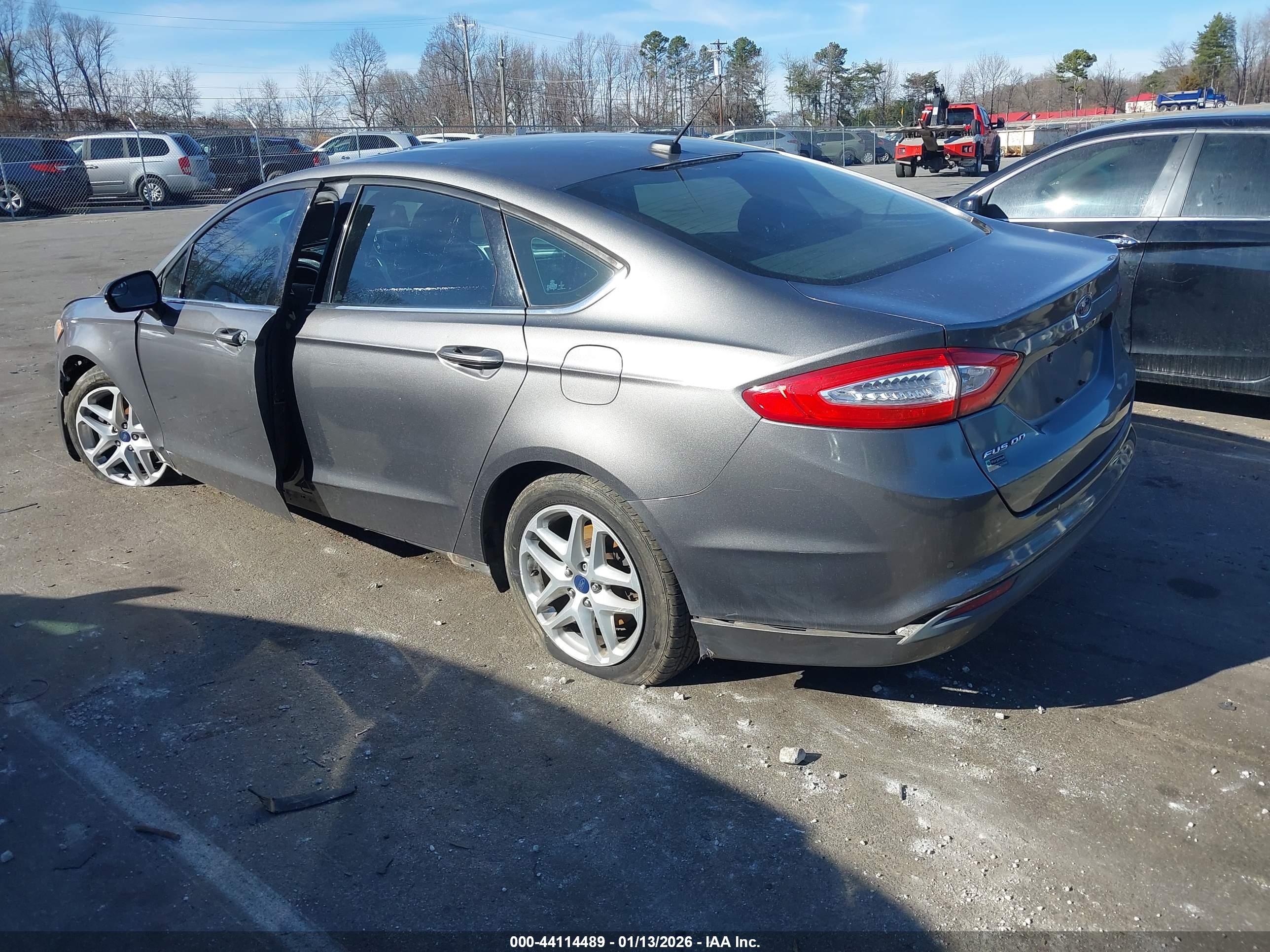 FORD FUSION image 3
