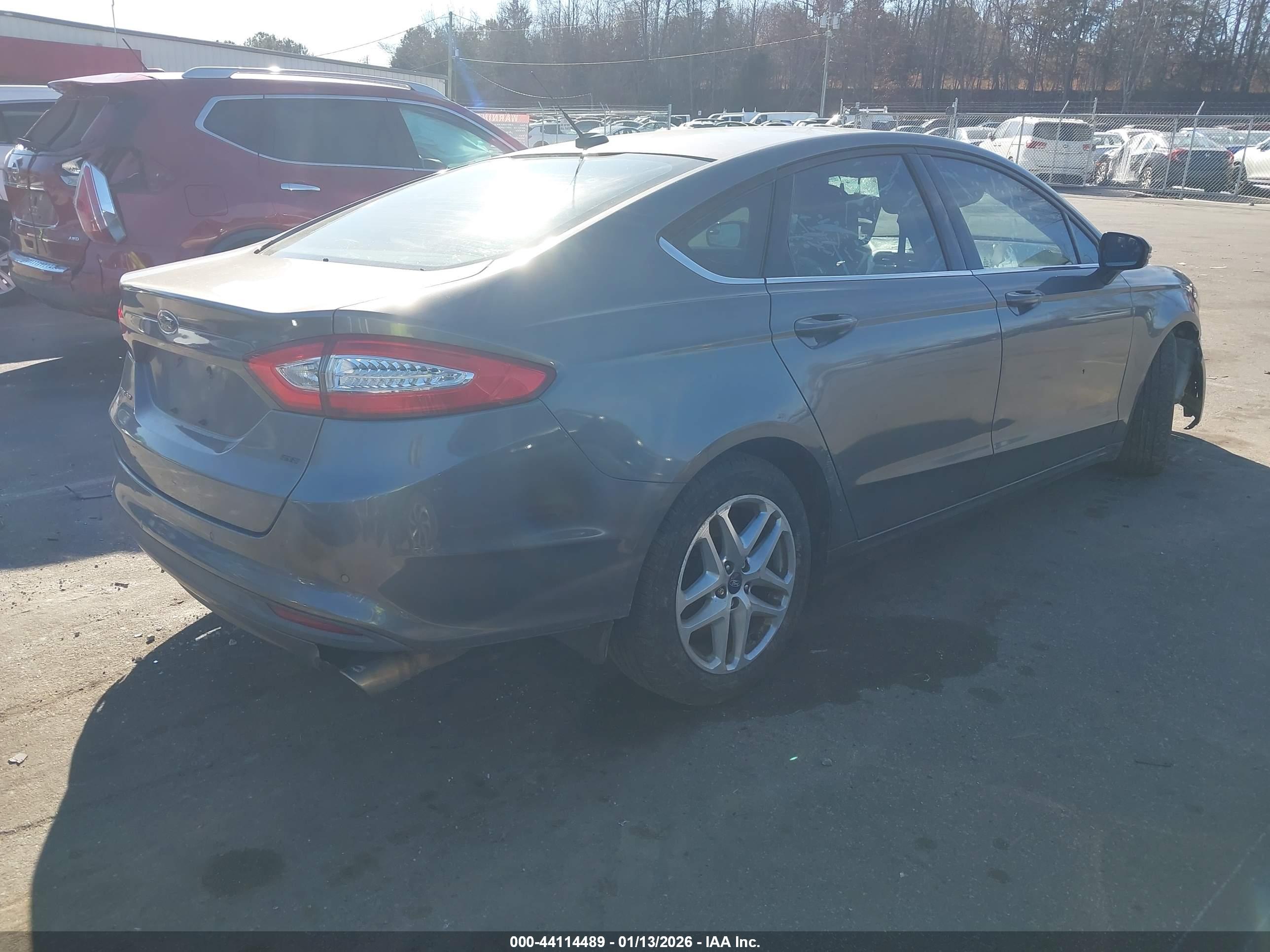 FORD FUSION image 4