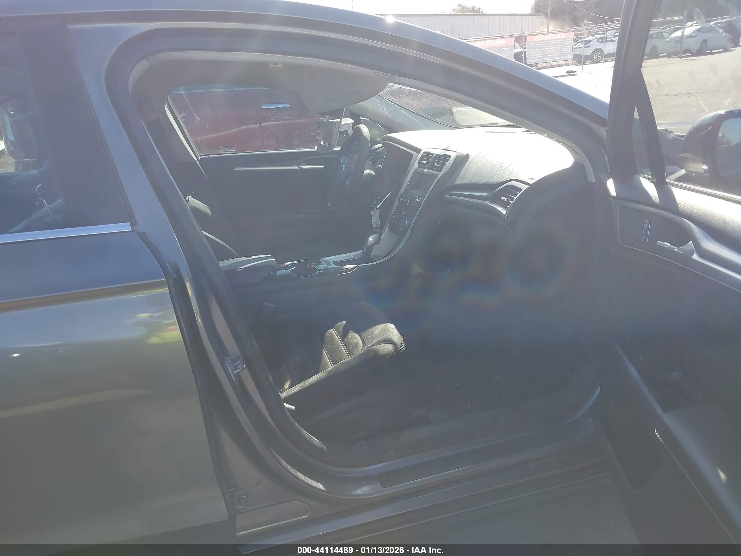 FORD FUSION image 5