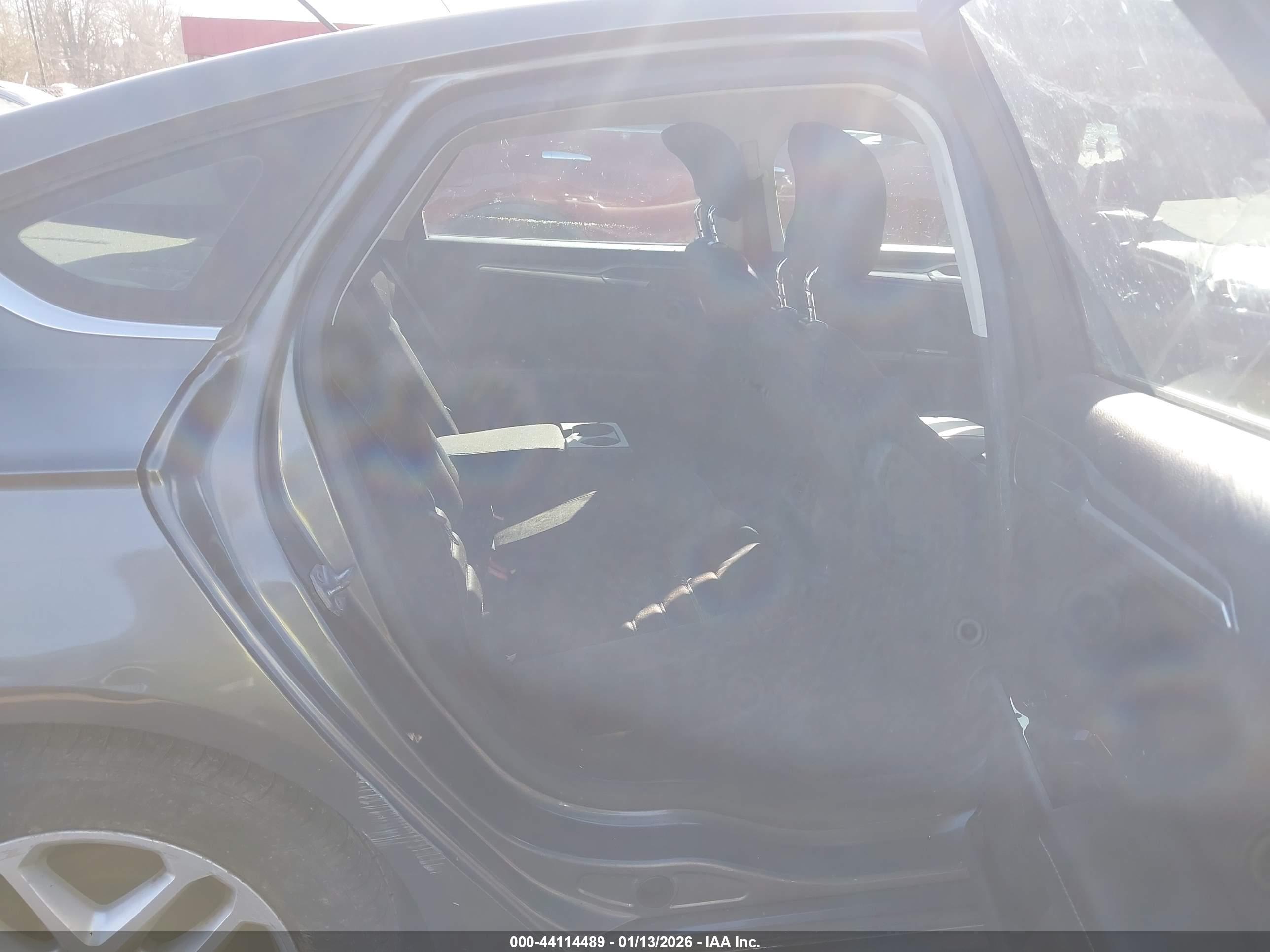 FORD FUSION image 8