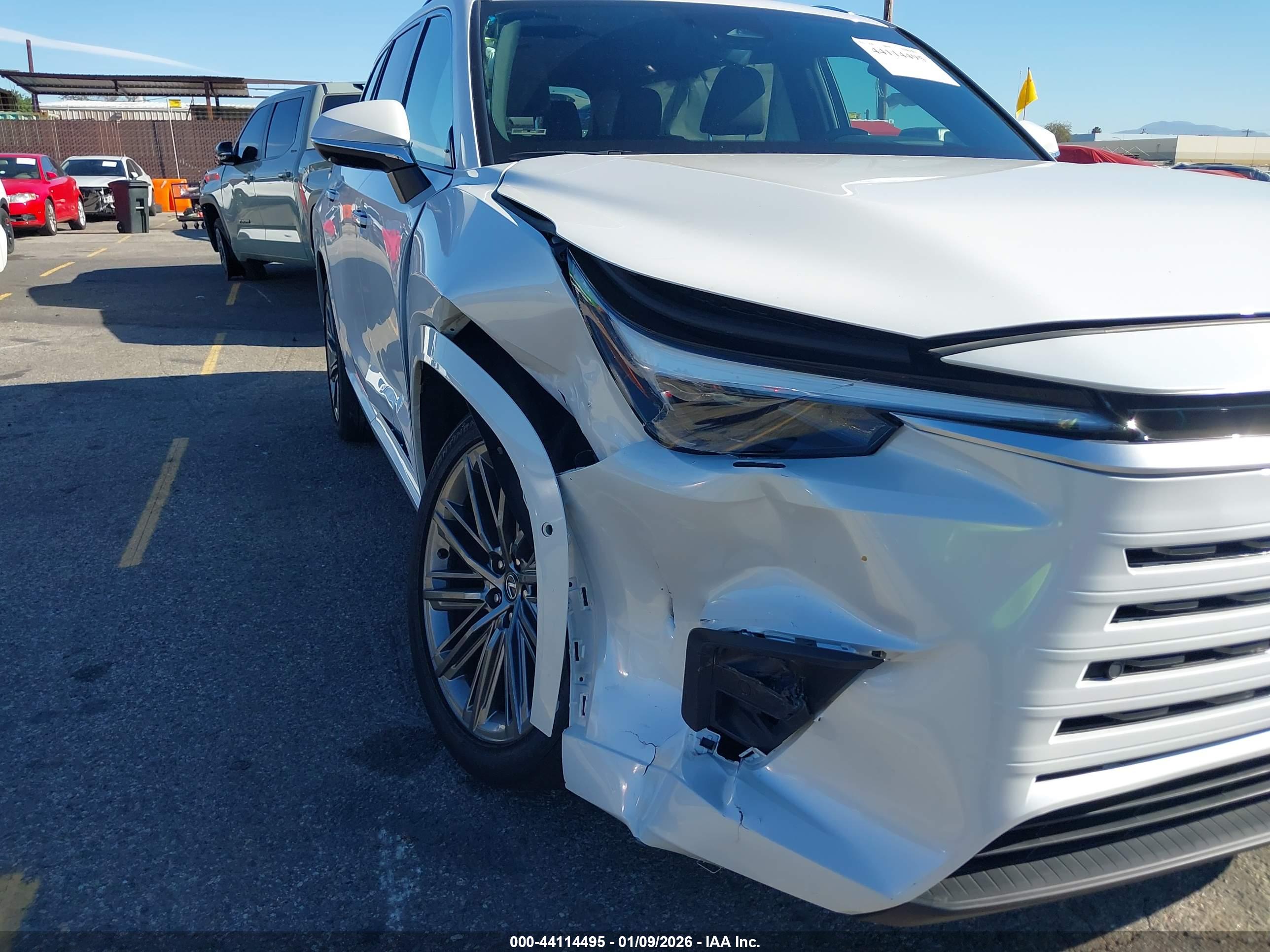 LEXUS TX image 6